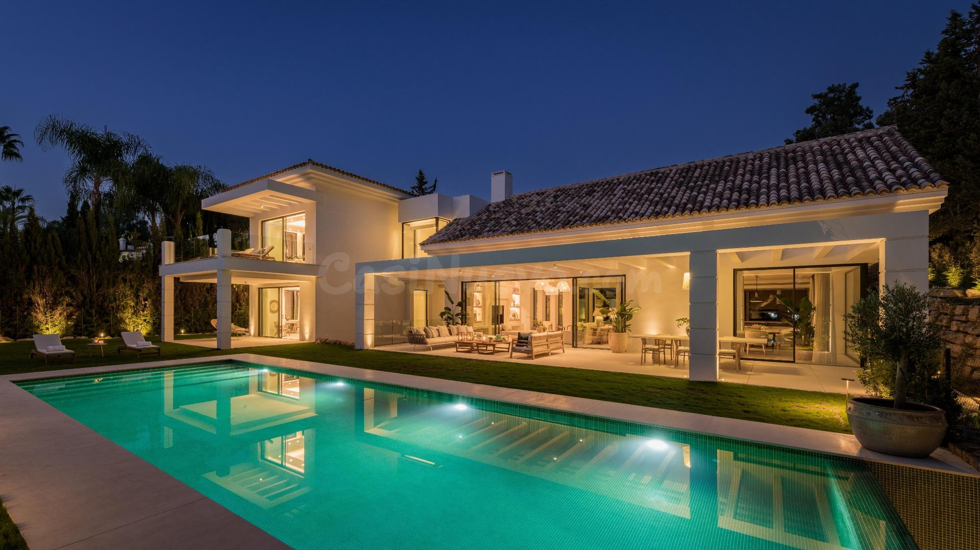 Impresionante villa de lujo de 5 dormitorios y 6 baños en El Paraiso, Estepona