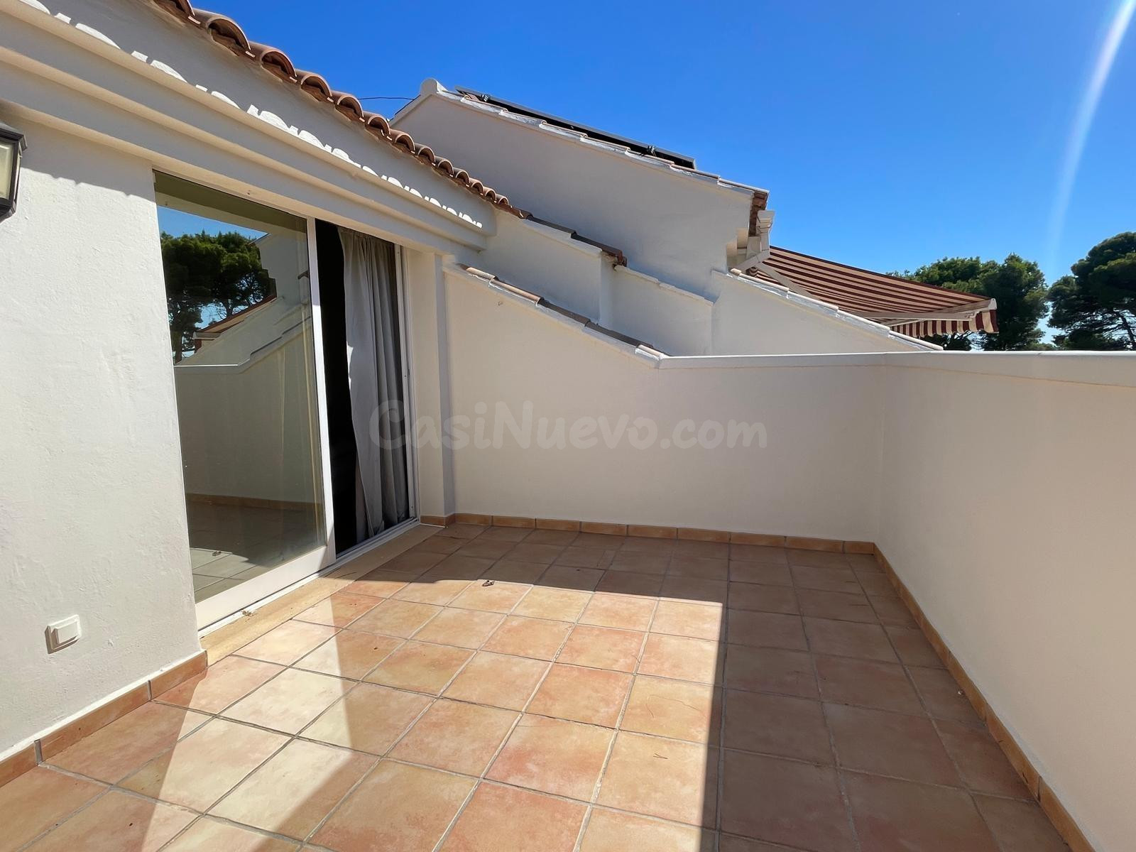 Adosado duplex en alquiler temporal con terraza en Jesús Pobre