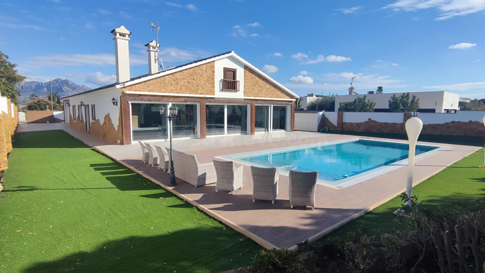 CHALET INDEPENDIENTE EN UNA SOLA PLANTA - RIO PARK (MUTXAMIEL)