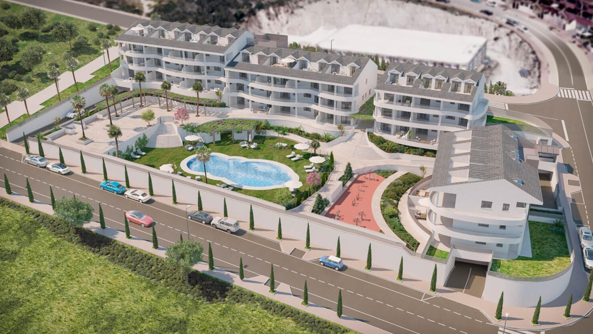 Apartamento planta baja de 3 dormitorios y 2 baños con gran jardín y vistas al Mar. Benalmádena