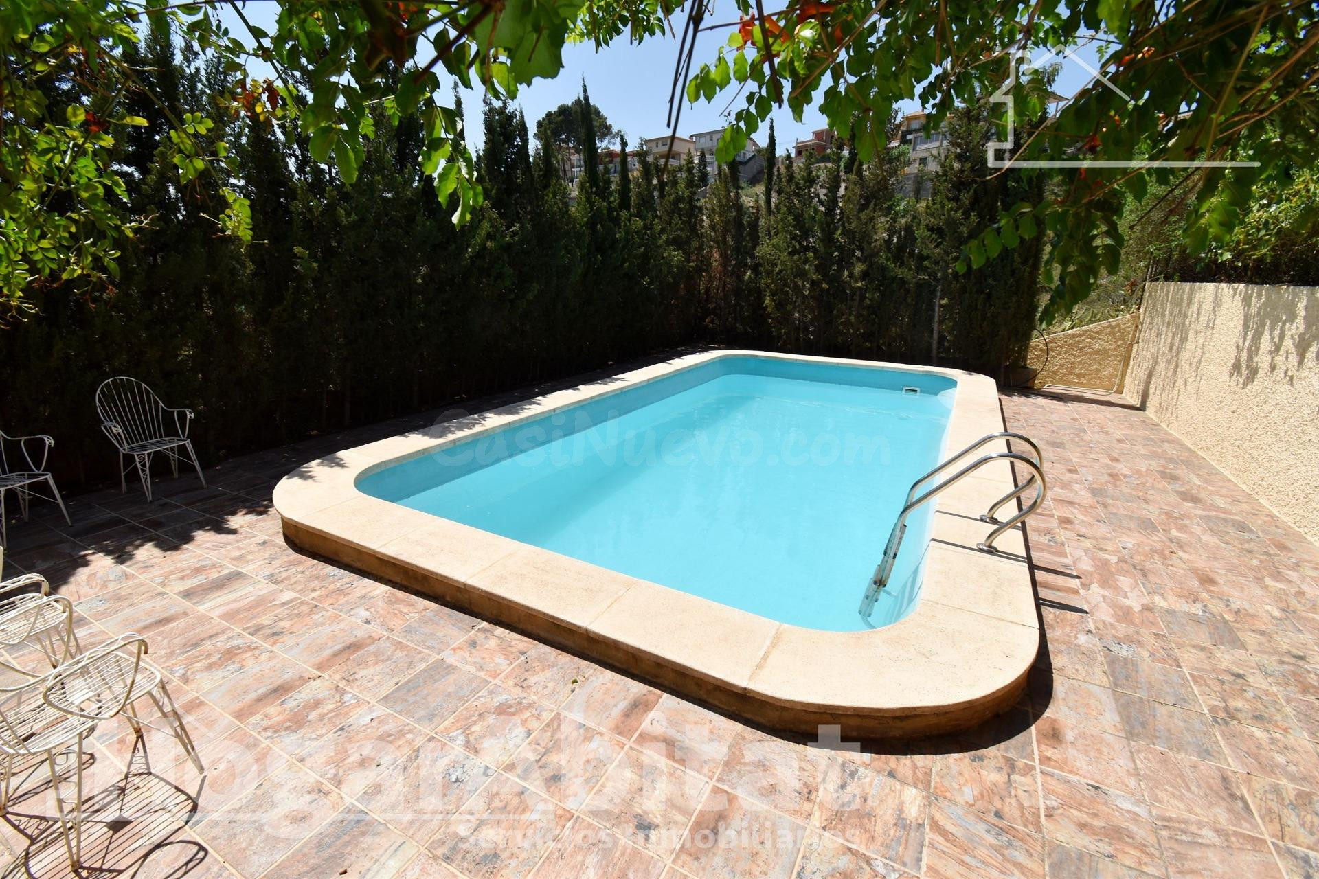 IMPRESIONANTE CHALET CON PISCINA, BARBACOA, AMPLIA TERRAZA Y GARAJE
