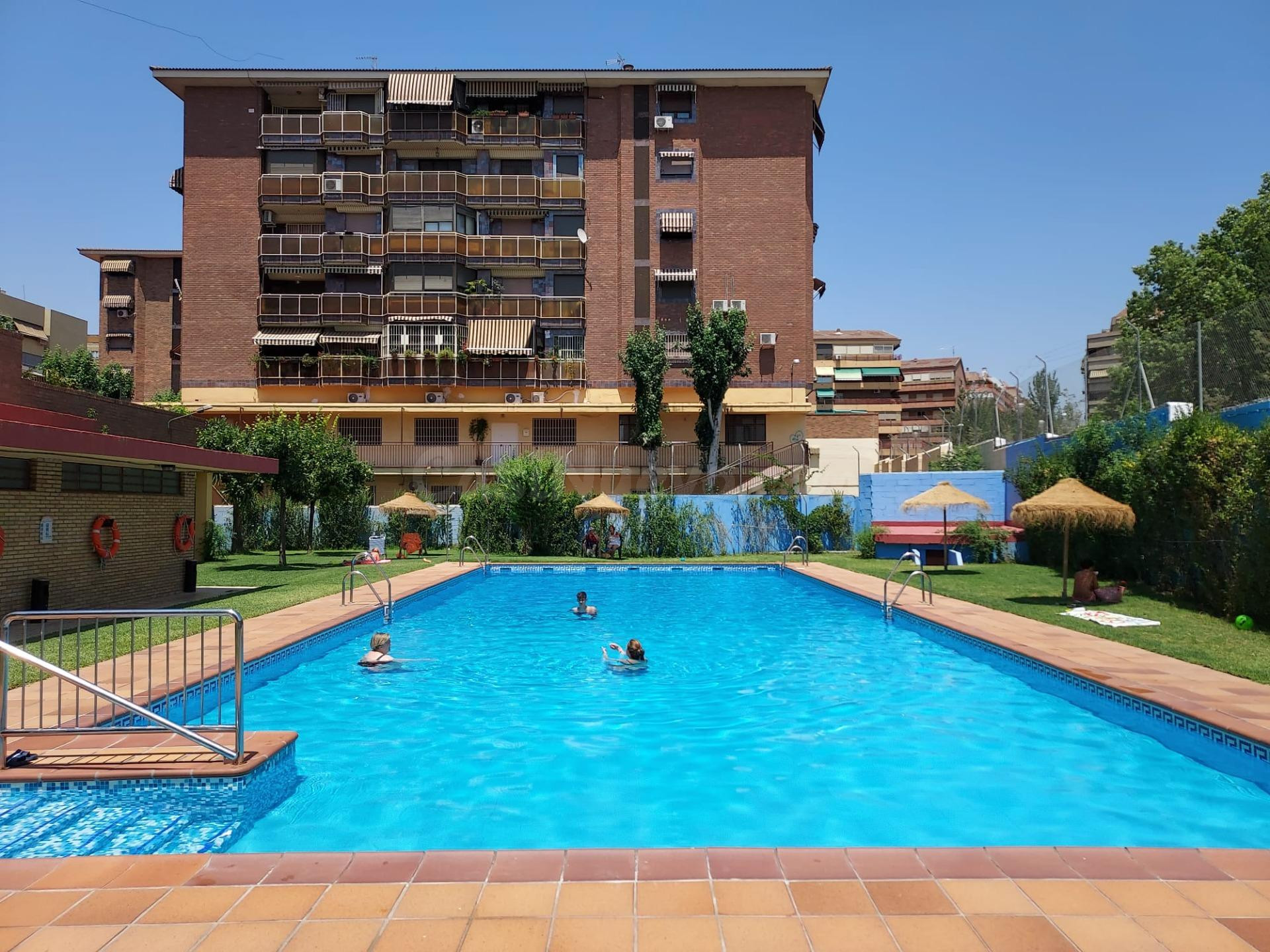 PARA ESTUDIENTES PISAZO CON PISCINA COMUNITARIA AJARDINADA EN ZONA INMEJORABLE