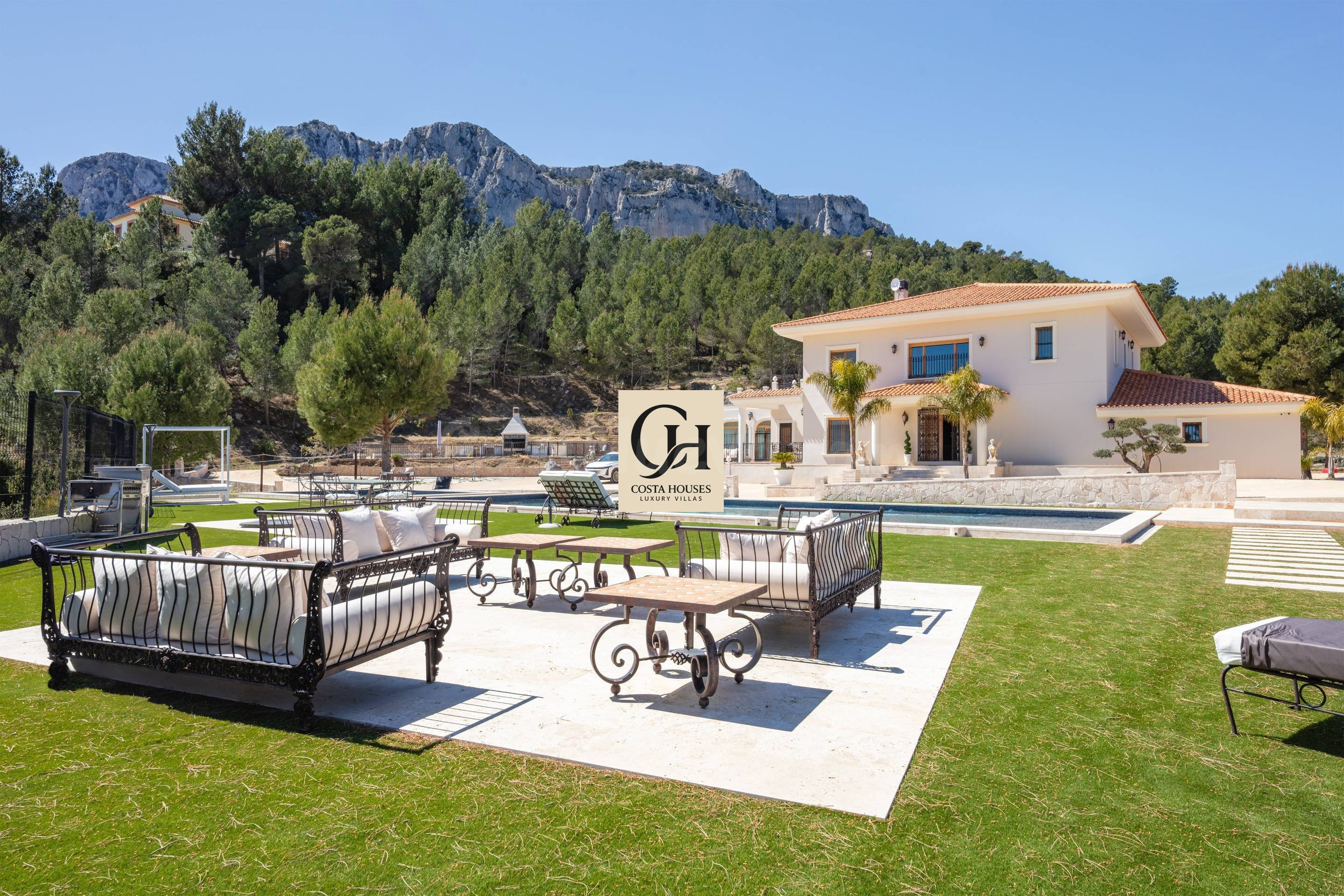 FINCA SIERRA AZUL · REFUGIO PRIVADO ENTRE MAR Y MONTAÑA EN LA COSTA BLANCA NORTE