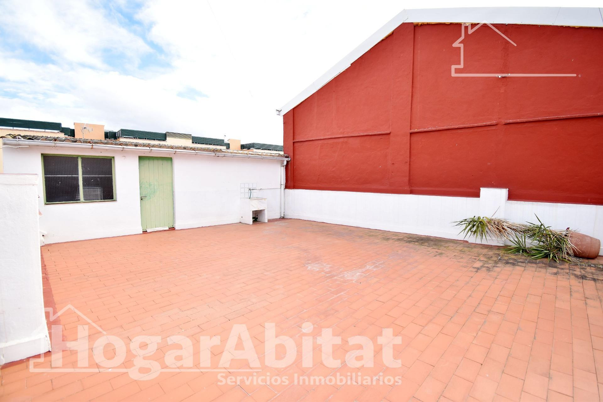AMPLIO ADOSADO CON GARAJE, TERRAZA Y TRASTERO