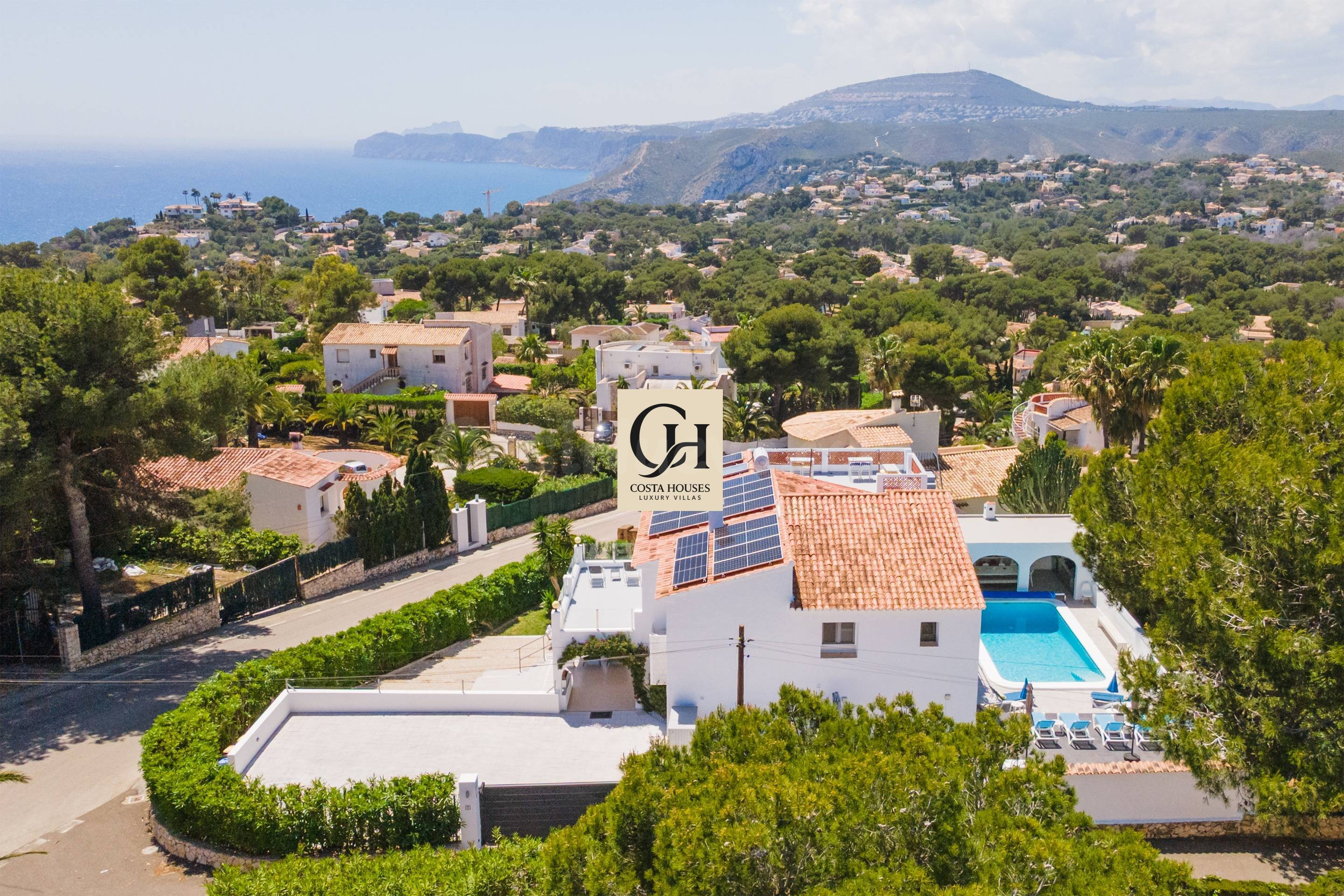 VILLA AMARA · VISTAS AL MAR Y LUZ MEDITERRANEA CERCA DE CALA AMBOLO JAVEA