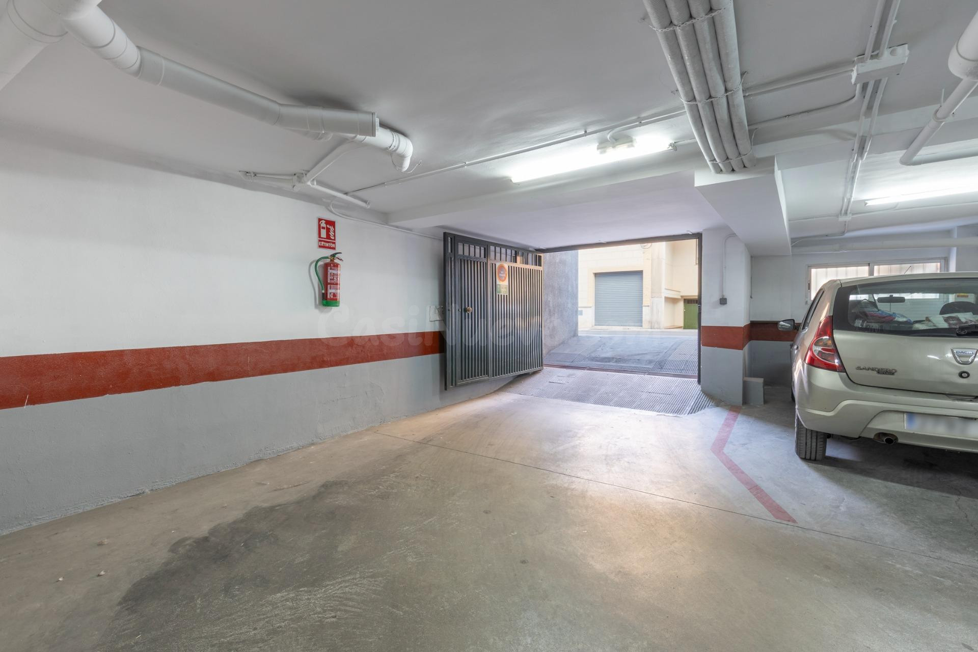 Plaza de garaje amplia en Maracena, con fácil acceso y junto al Metro