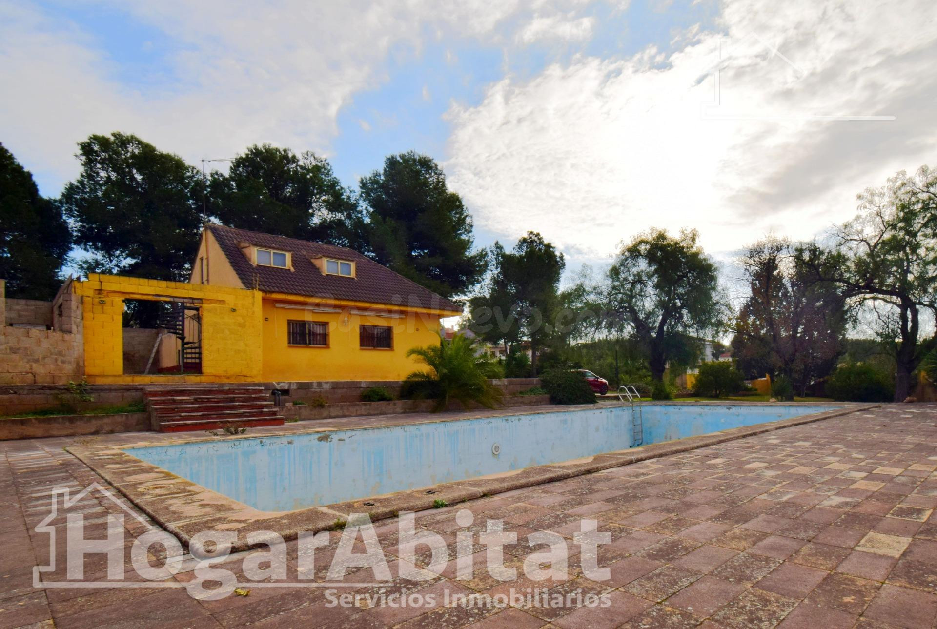 ¡MAGNÍFICO CHALET! MUY LUMINOSO CON PISCINA PRIVADA Y TERRAZA