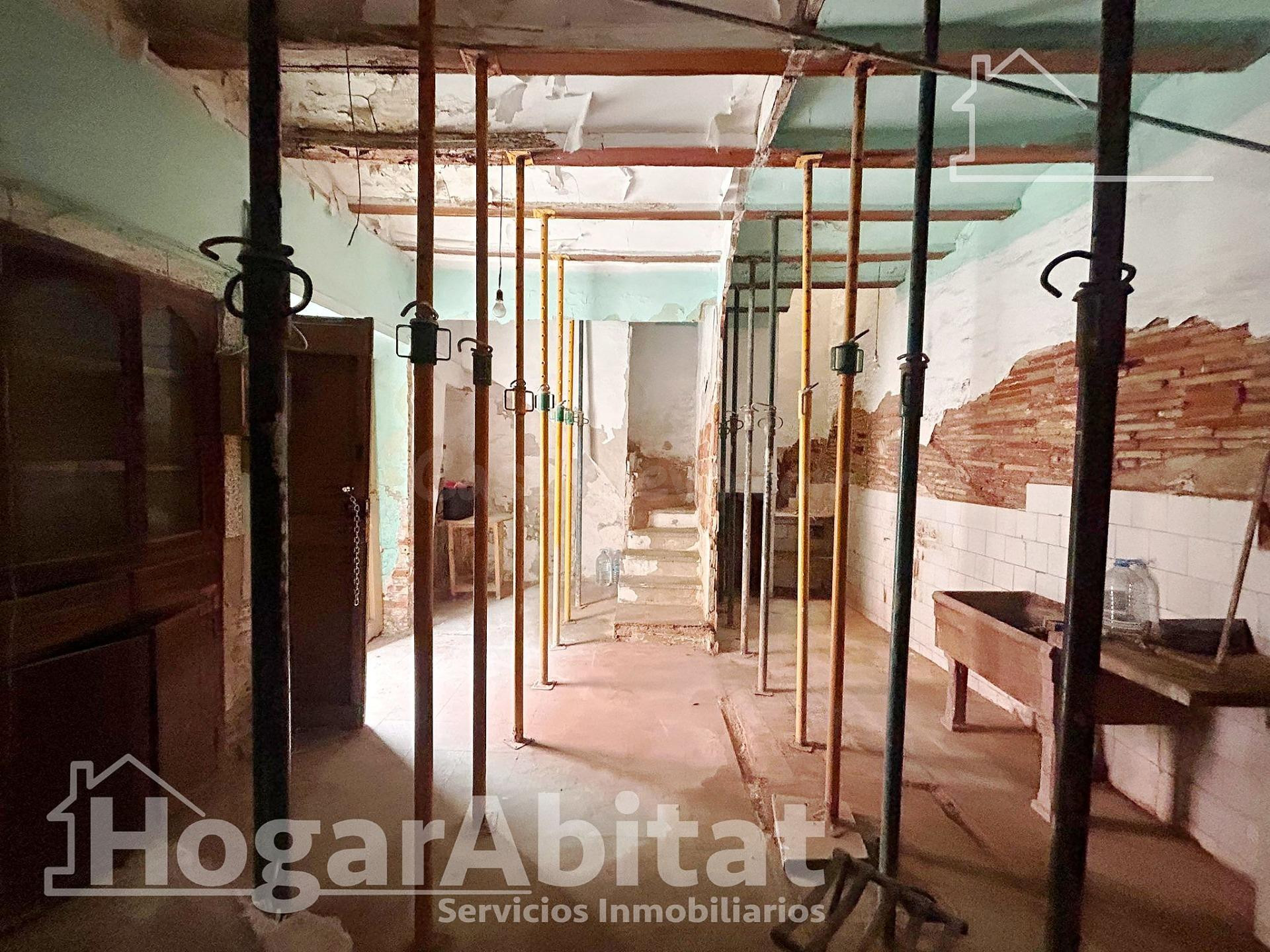 ¡HAZLA A TU GUSTO! CASA ECONÓMICA Y LUMINOSA DE DOS ALTURAS PARA REFORMAR