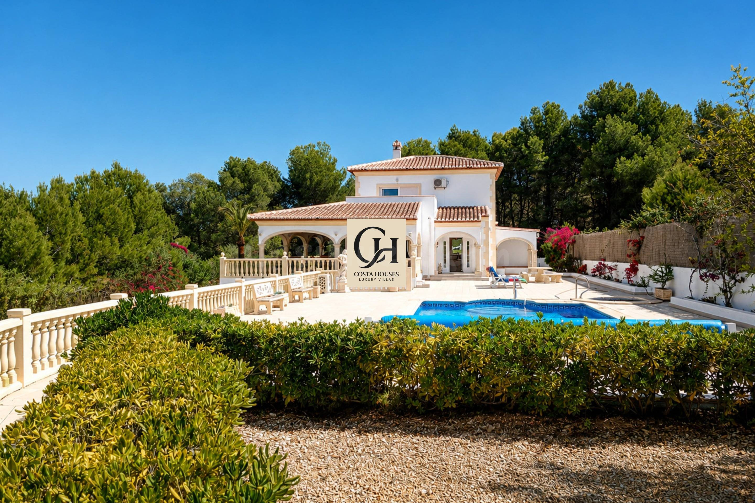 VILLA LOS ARCOS · TRADICION MEDITERRANEA JUNTO AL GOLF DE JAVEA