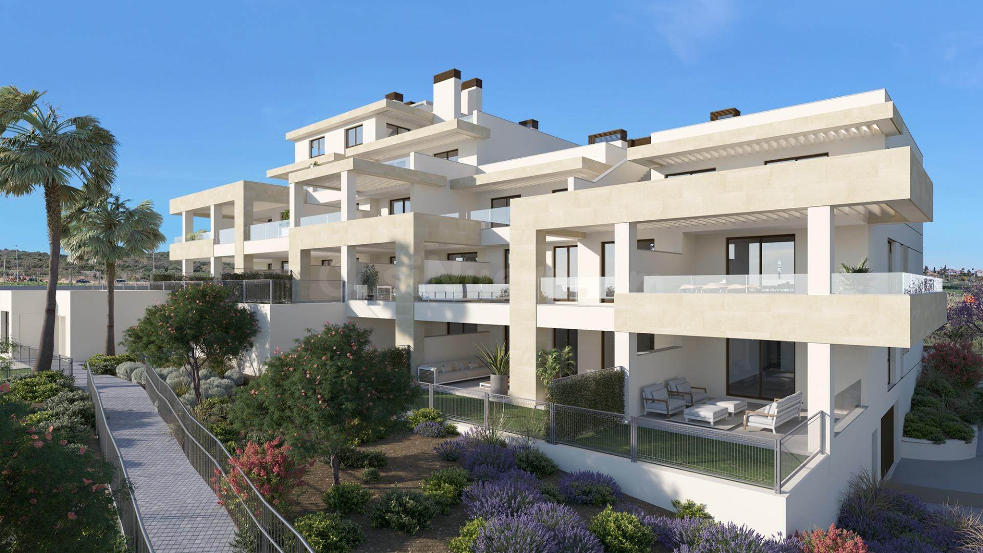 Ático de 2 dormitorios y 2 baños con solarium y vistas al mar. Estepona