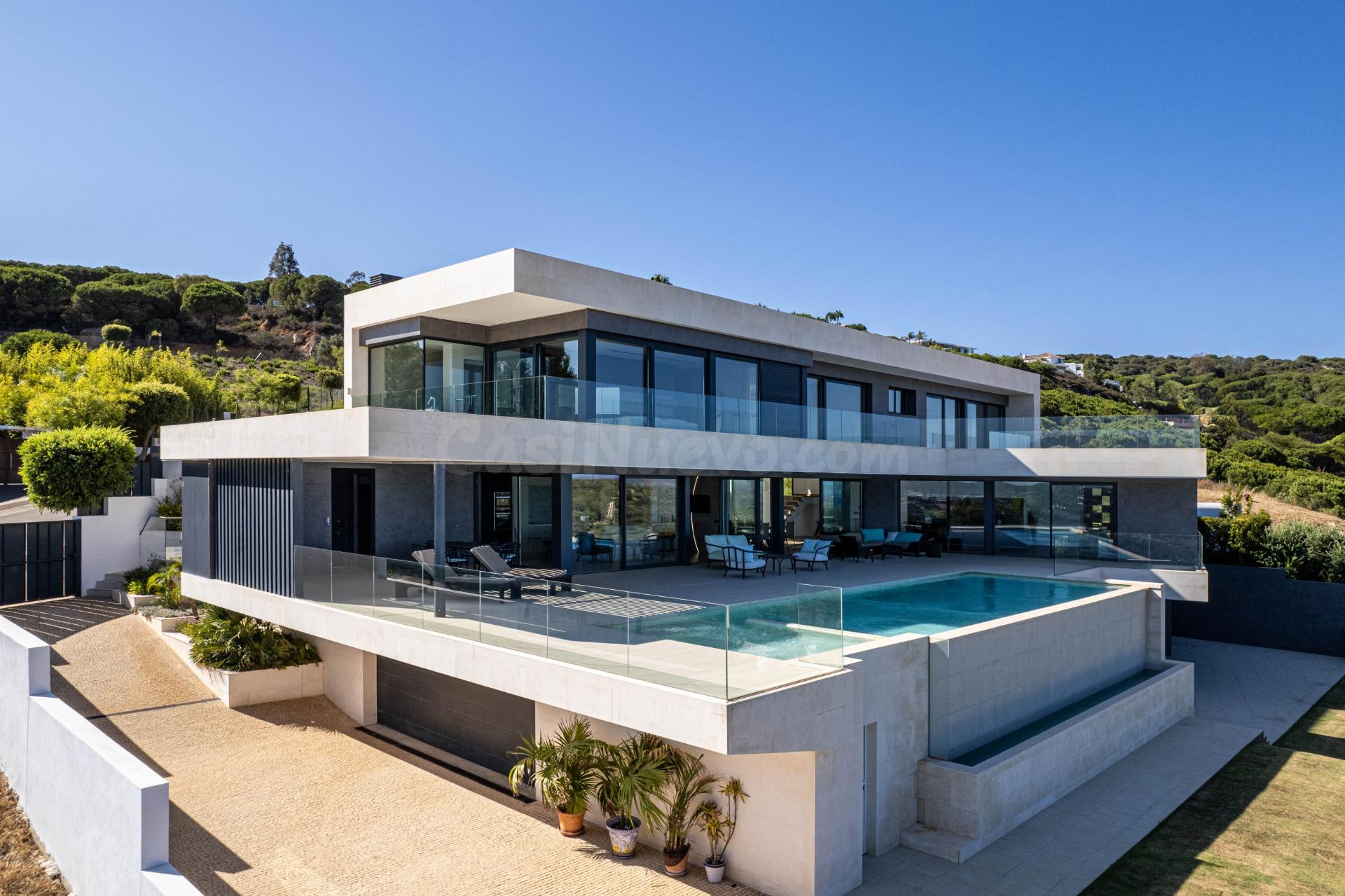 Villa de lujo de 5 dormitorios y 5 baños con Vistas al Mar, Sotogrande, San Roque