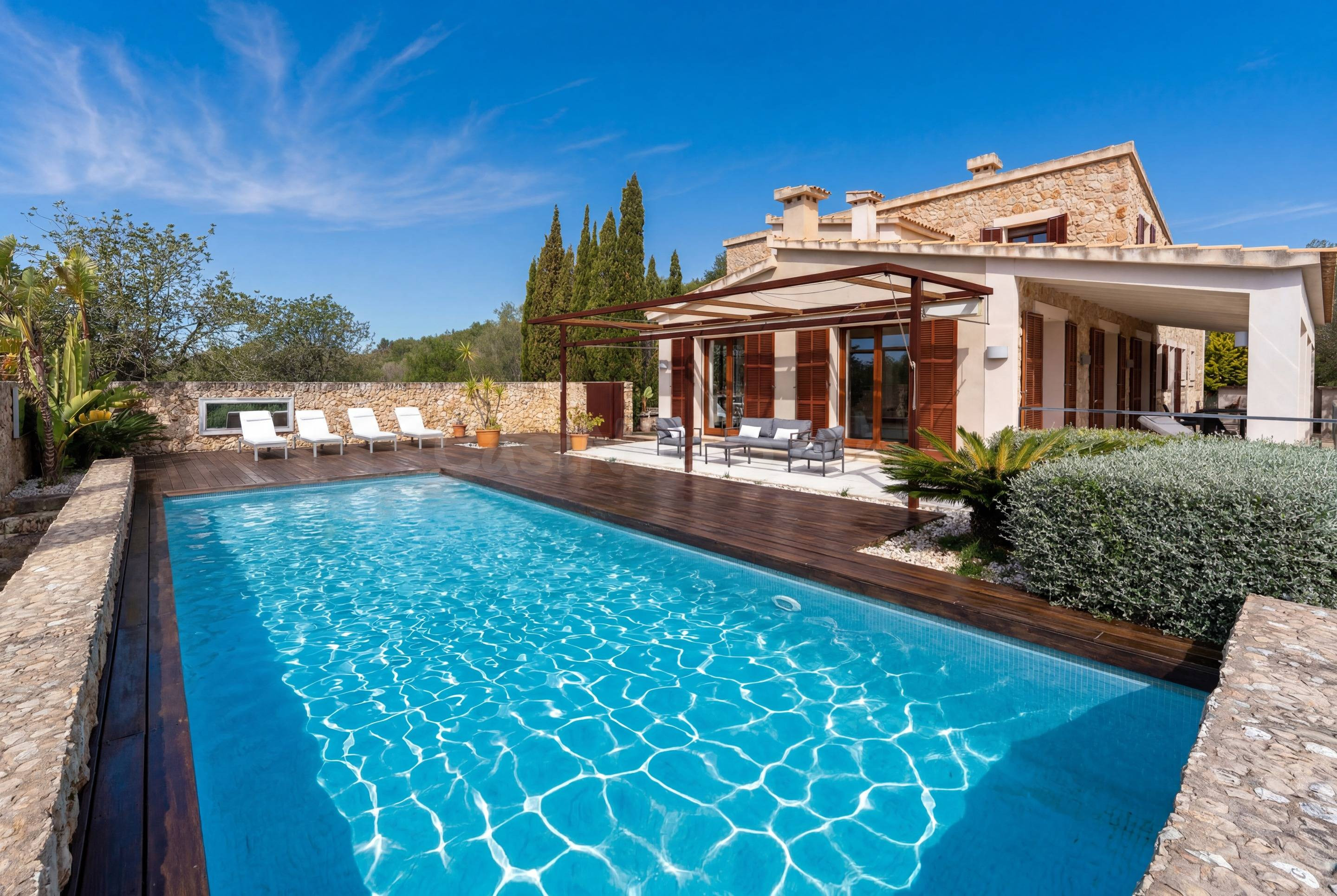 Exclusiva finca rústica con vivienda de diseño, piscina y más de 15.000 m2 de terreno en Sant Llorenç des Cardassar