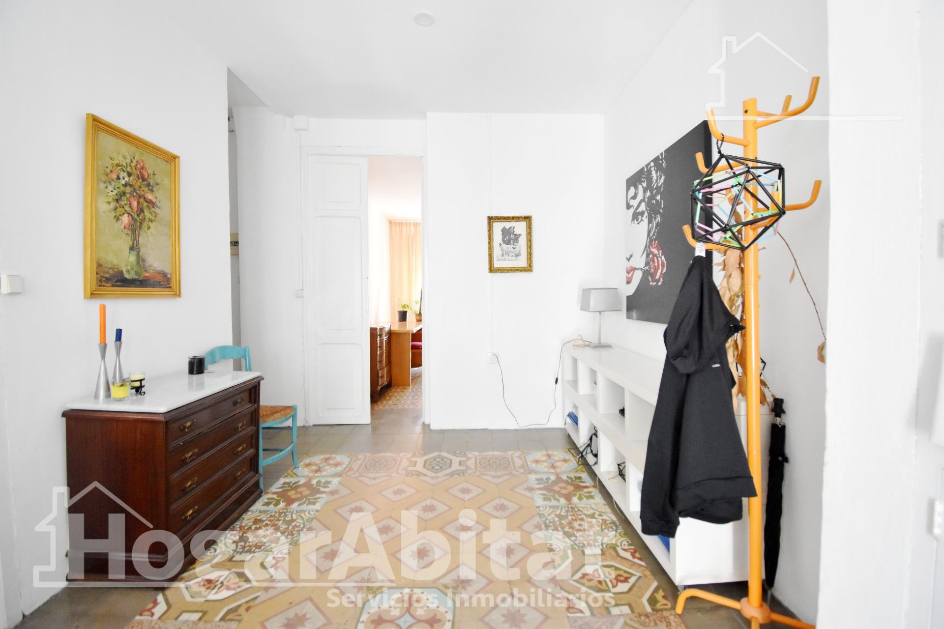 AMPLIA CASA CON TERRAZA Y BALCÓN, CERCA DE LA AV DEL GRAU Y DEL CENTRO