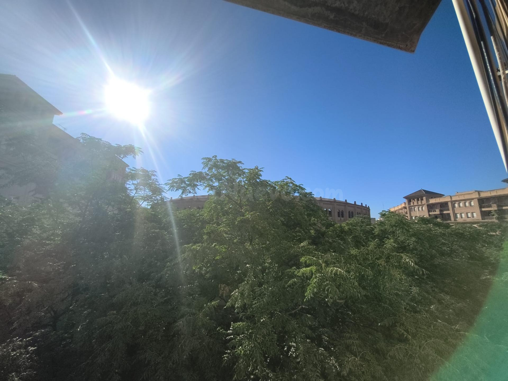 EL MÁS BARATO DE LA PLAZA DE TOROS PARA ESTUDIANTES, MUY SOLEADO TODO EXTERIOR.