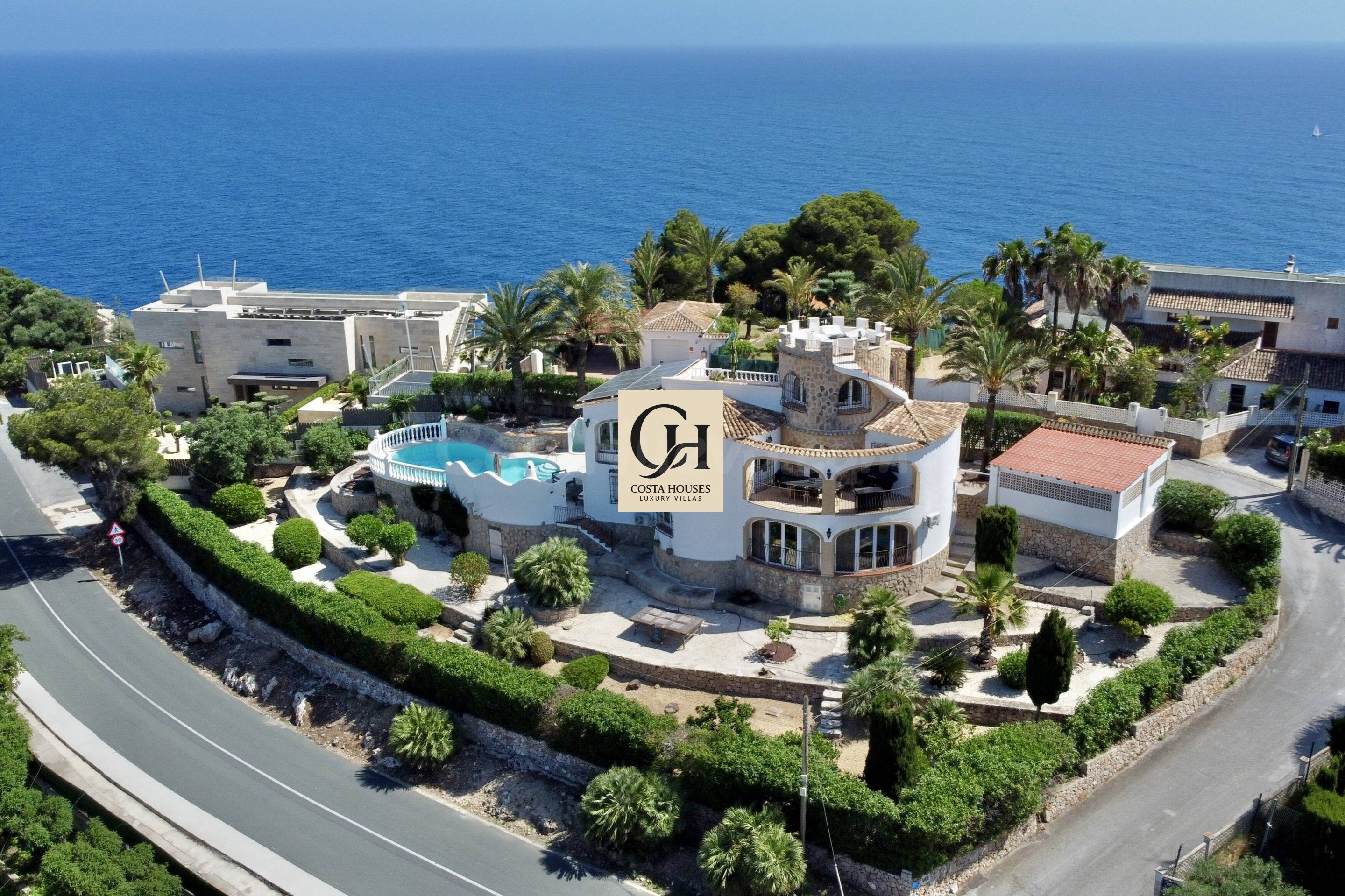 VILLA FARO · VISTAS PANORÁMICAS AL MAR Y CARACTER MEDITERRANEO EN CABO DE LA NAO JAVEA