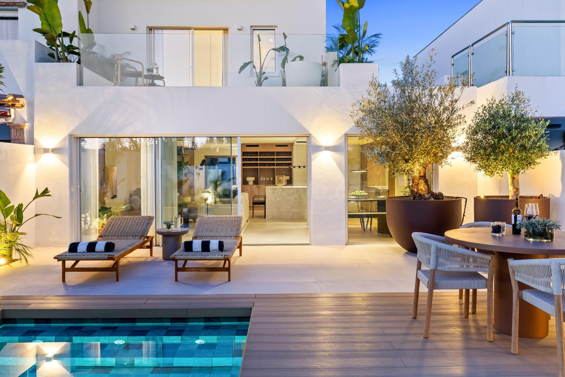 Adosado cerca de Puerto Banús. 3 dormitorios y 3 baños. Nueva Andalucía, Marbella