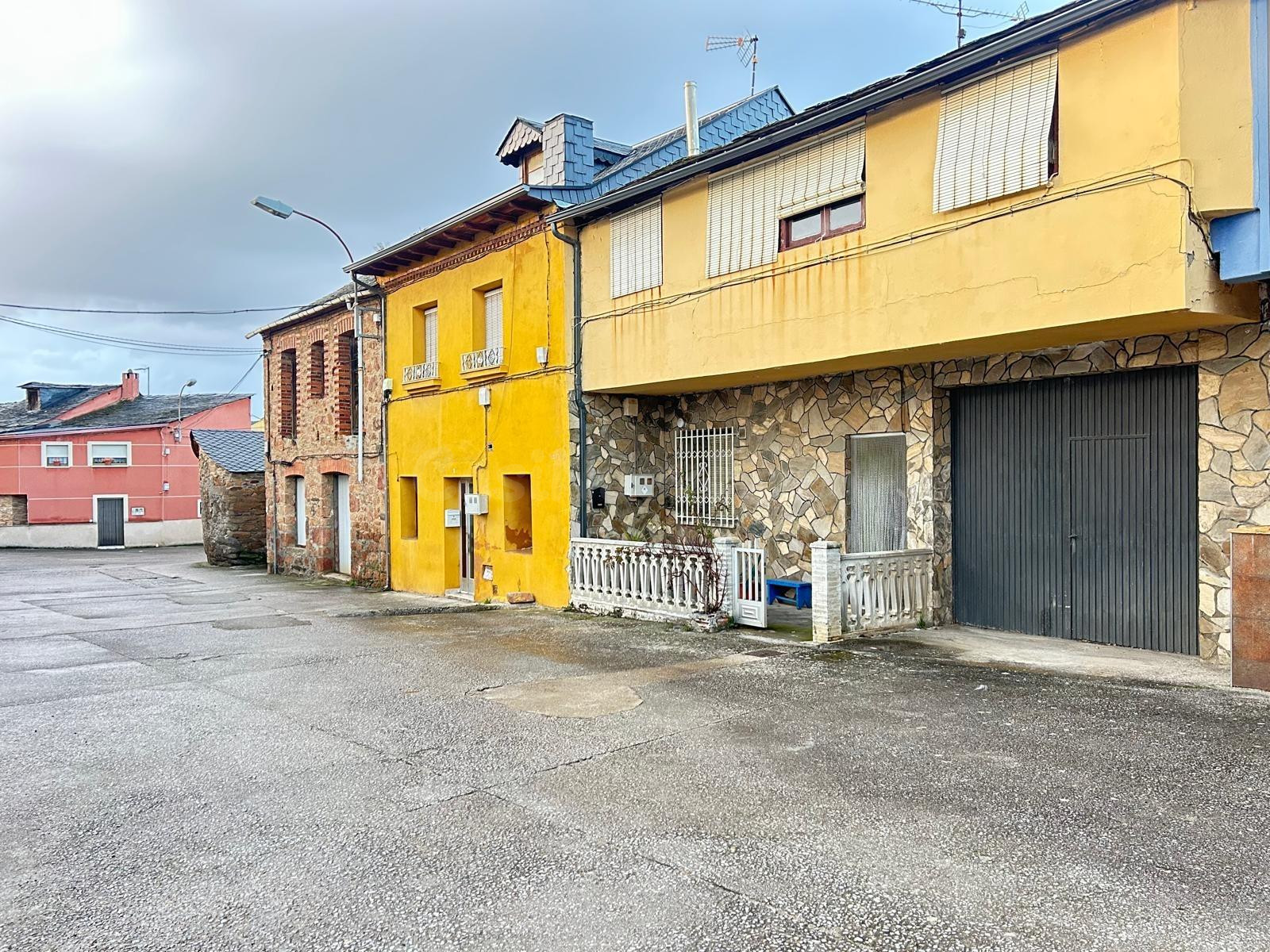 Casa de Pueblo 4 habitaciones 133m² en venta - Compostilla-Columbrianos