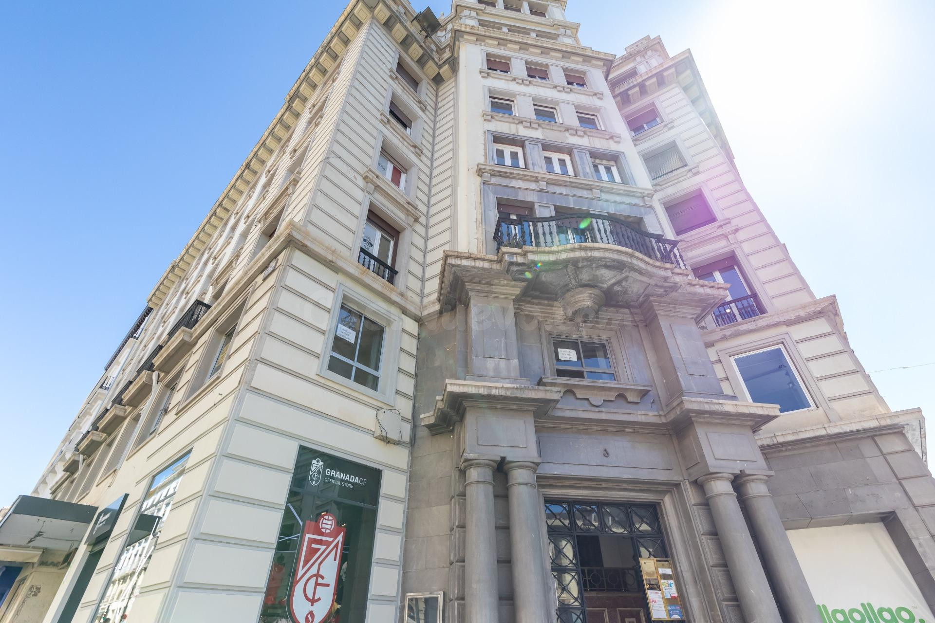 ✨ Oficina en alquiler en el centro de Granada – Amplia, luminosa y con posibilidad de ampliación