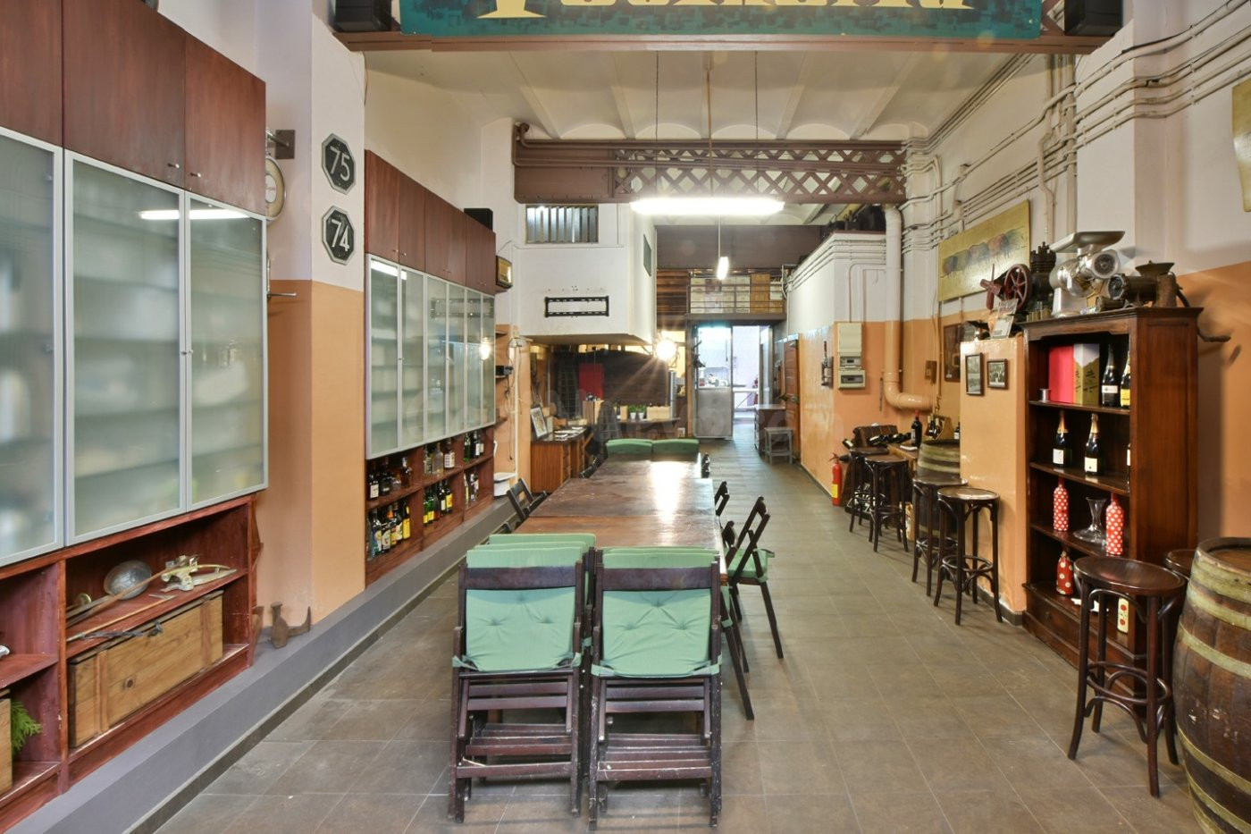 Se ALQUILA  Local Comercial  junto a Mercado Collblanc.