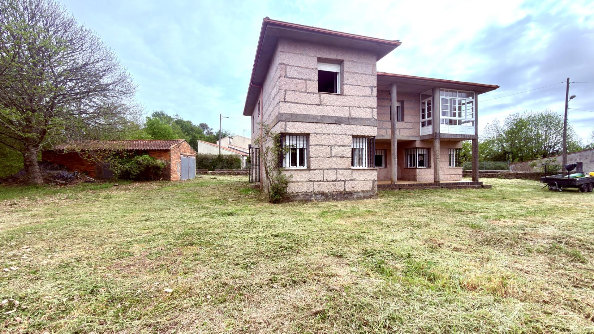 SE VENDE CASA DE PIEDRA CON FINCA EN A BARRELA CON 5 habitac