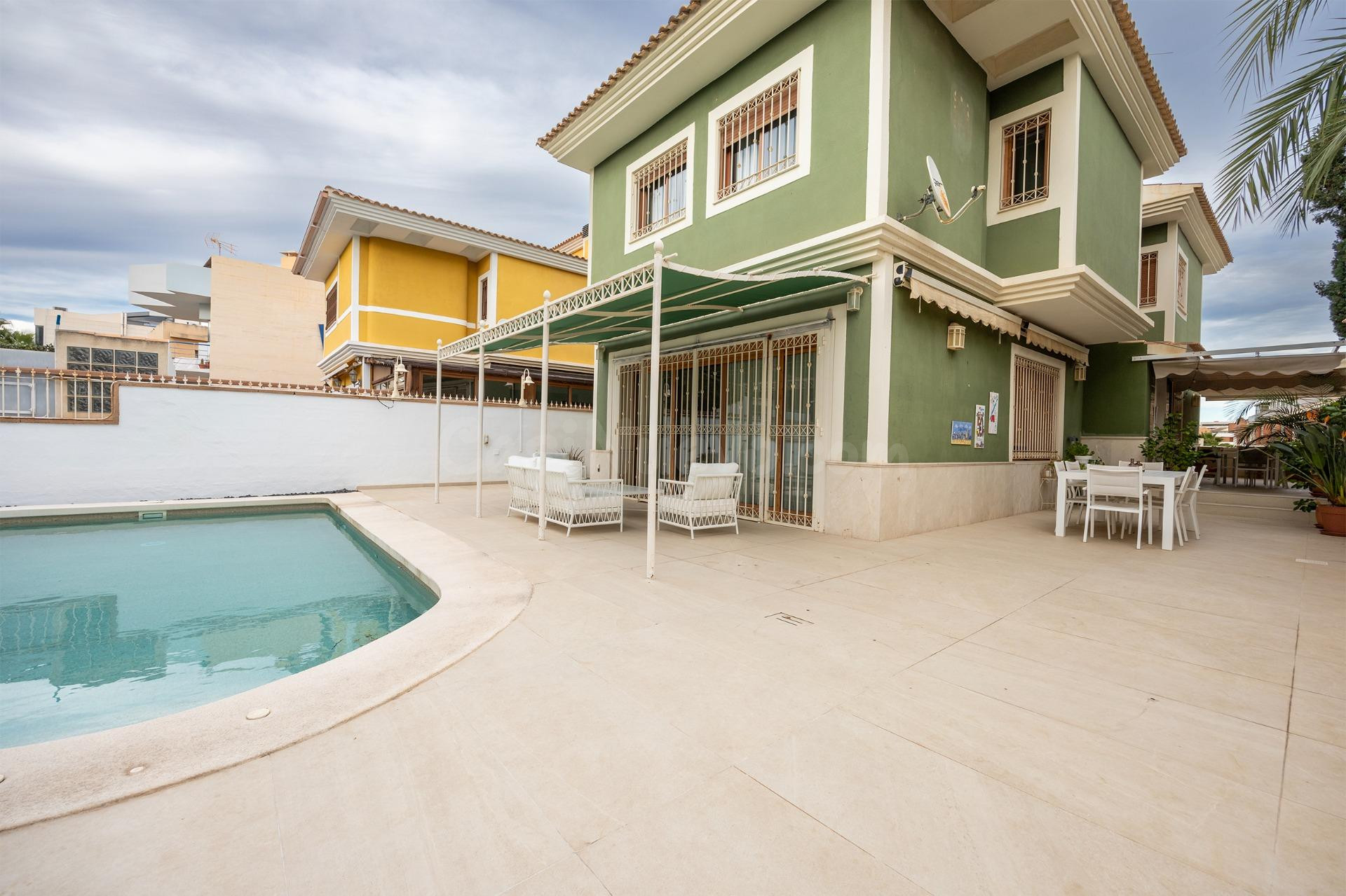 CHALET INDEPENDIENTE EN CAMPO DE GOLF Y A 5 MINUTOS DE LA PLAYA