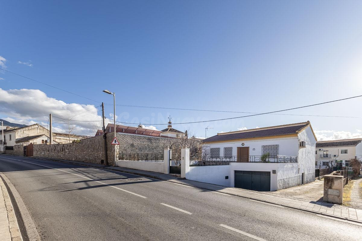 CHALET EN UNA SOLA PLANTA CON PARCELA EN EL BARRIO DE MONACHIL