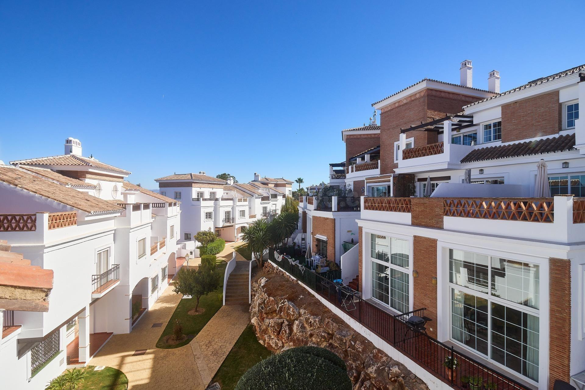 Adosado de 4 dormitorios y 3 baños con vistas al Golf. Alhaurín de la Torre