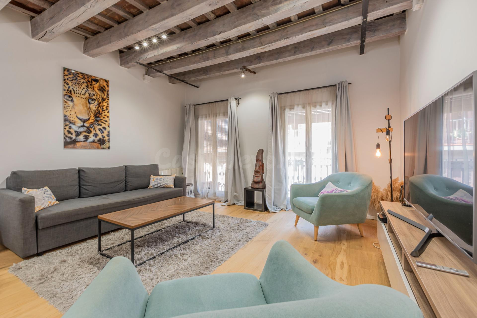 Exclusivo piso reformado con Encanto Histórico junto a La Rambla y La Boquería