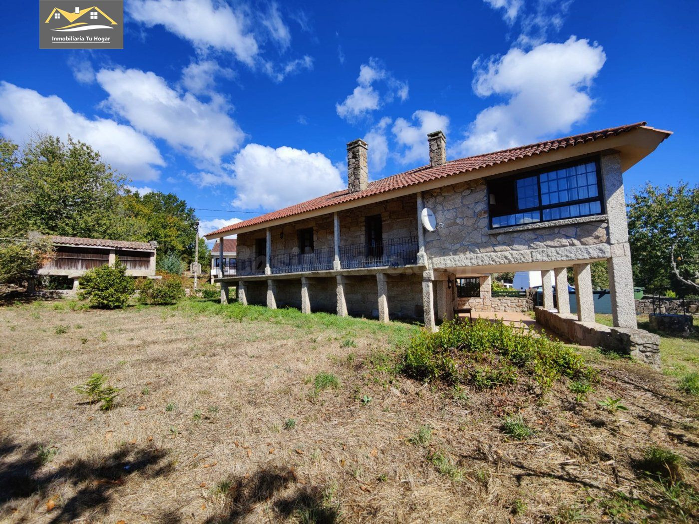 Casa de Piedra Independiente con Encanto Tradicional con parcela de 3500m en Coles
