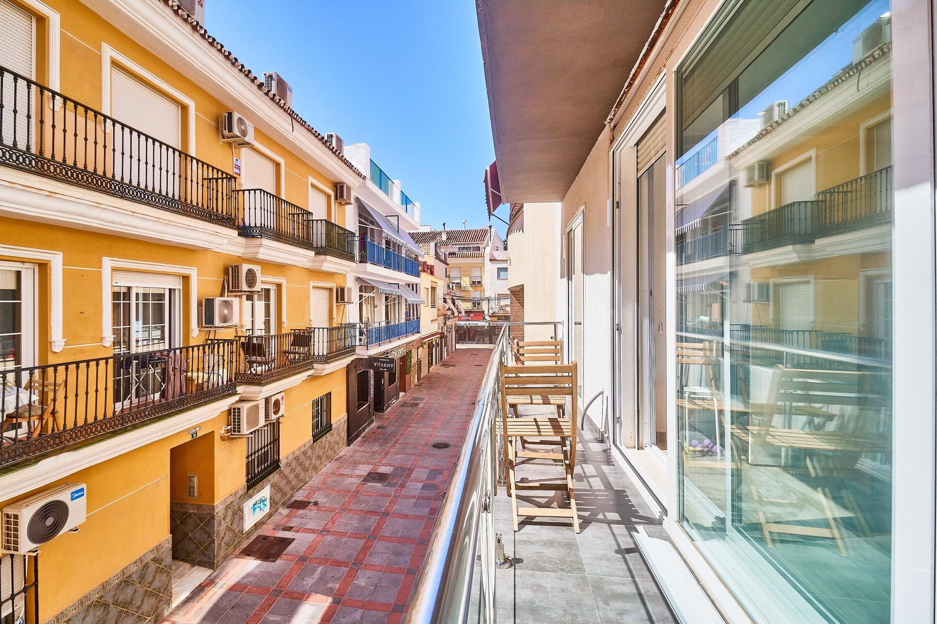 Apartamento totalmente reformado de 3 dormitorios y 3 baños muy cerca de la playa. Fuengirola