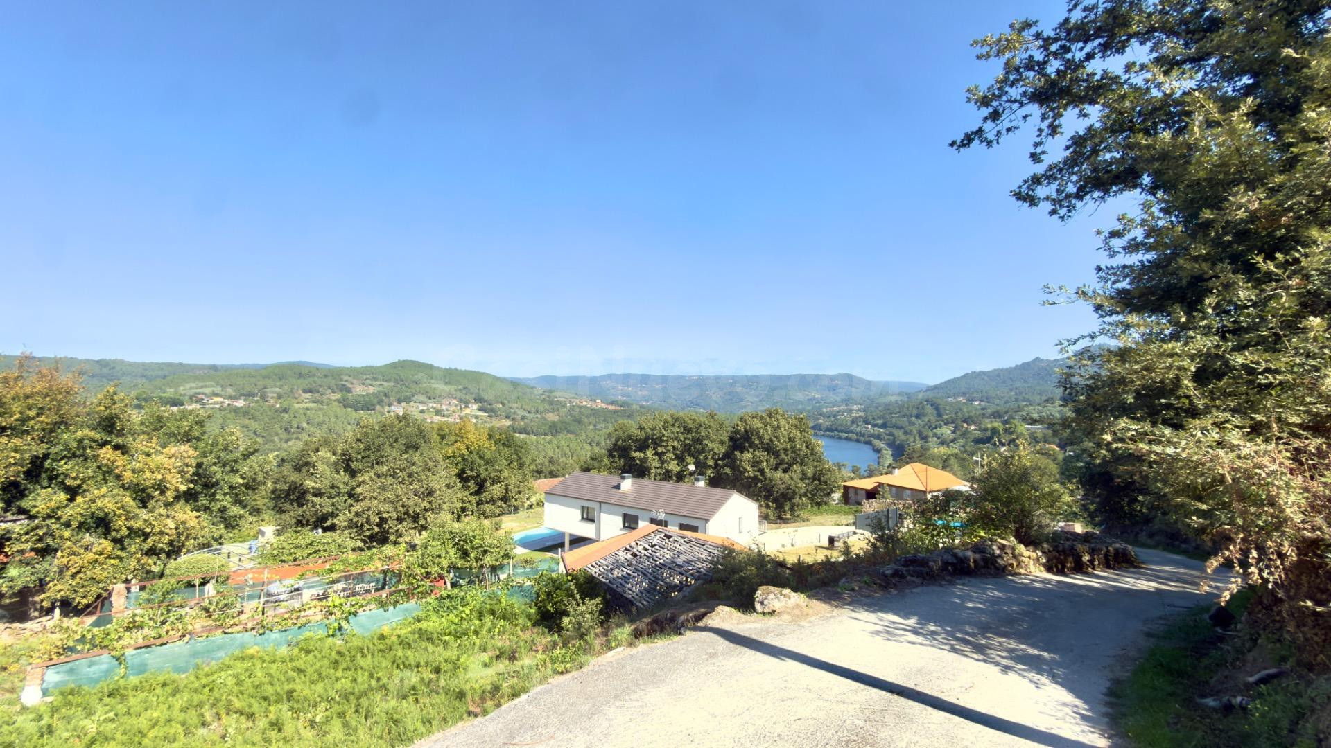 Terreno Rústico con Vistas Espectaculares a la Ribeira Sacra a escasos 15 minutos de Ourense