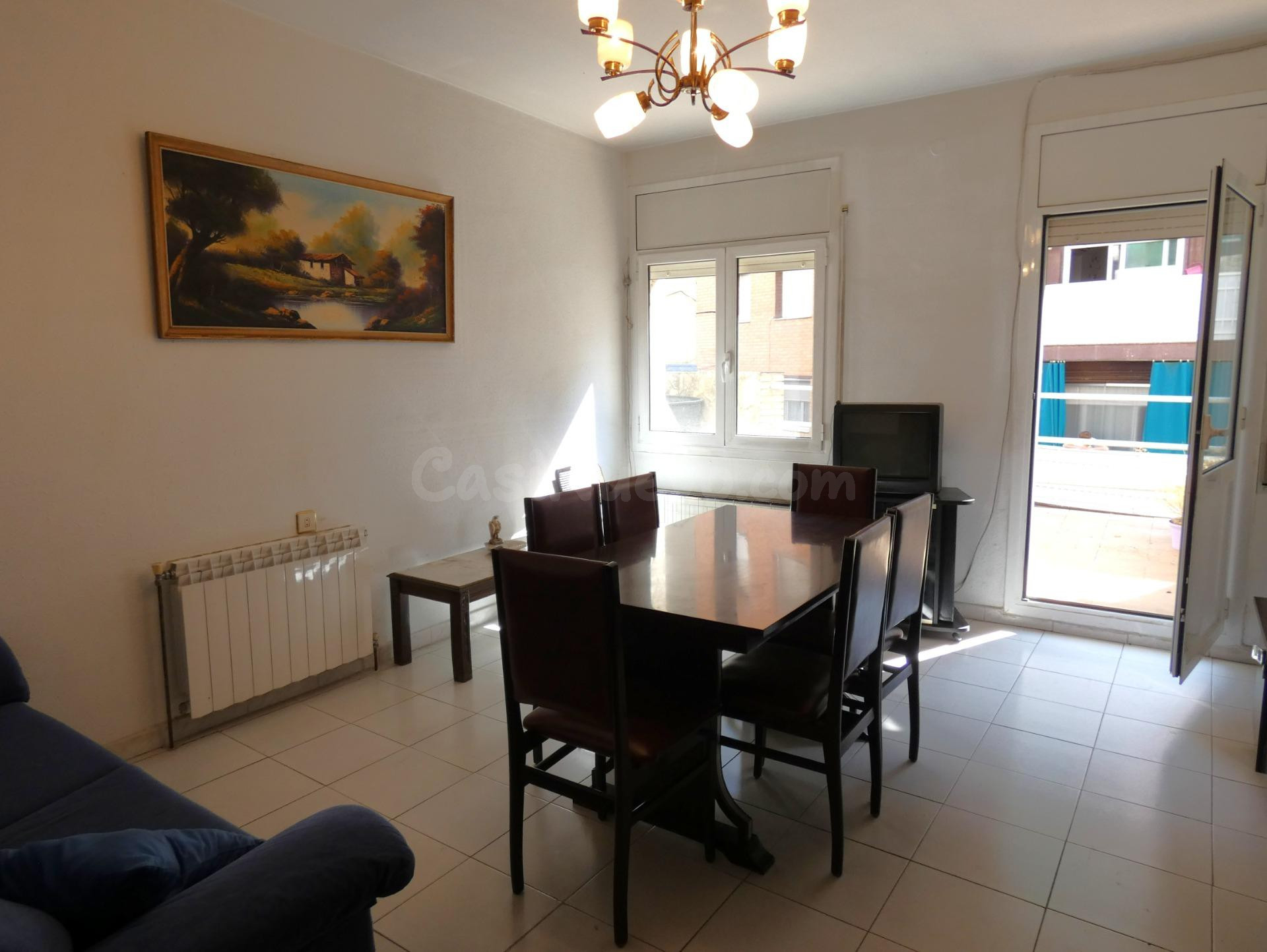 Espaciosa casa pareada de 300 m2 con gran garaje y terraza en el centro de Santa Margarida de Montbui