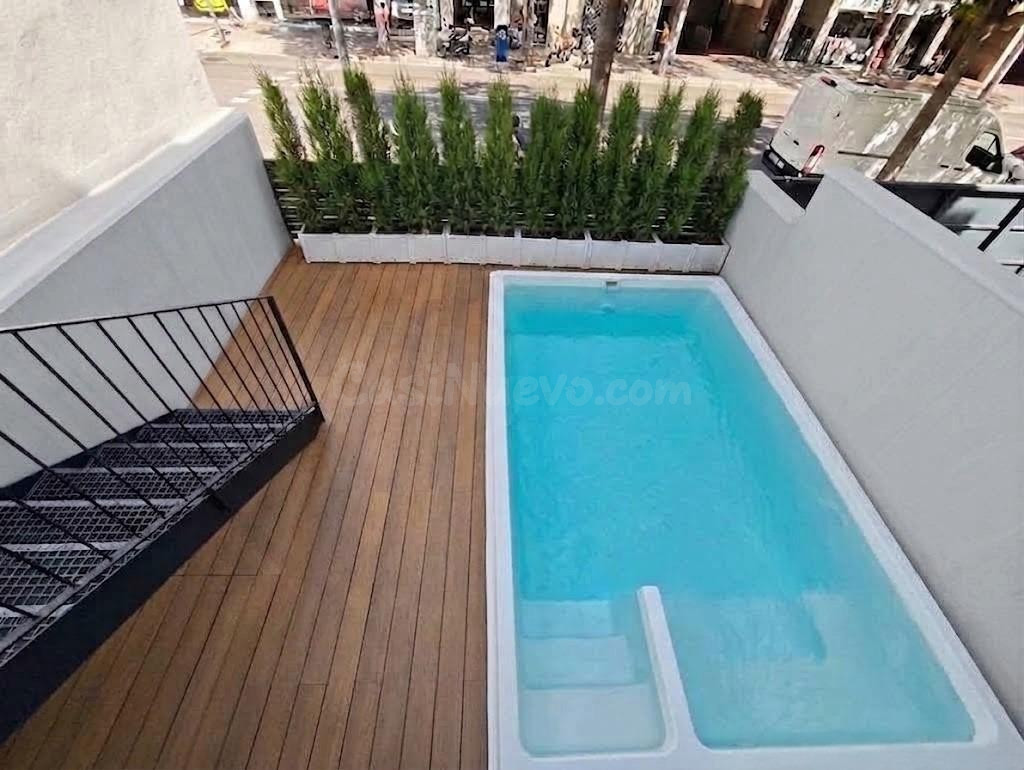 Piso con piscina privada de 171 m2 (52 m2 de superficie exterior y 119m2 construidos).