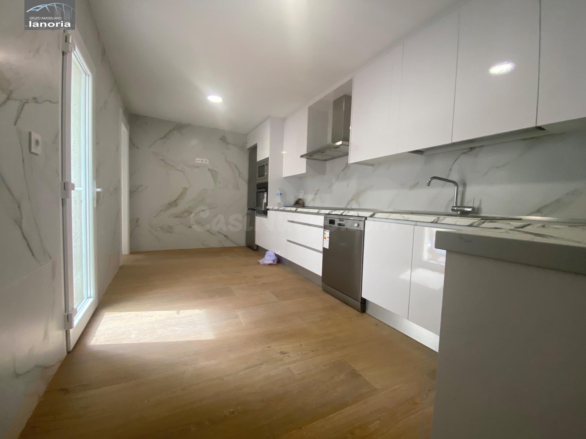 Grupo la Noria Vende Amplio Piso de 4 Dormitorios, 2 baños y Patio de 60m. Garaje Opcional. Zona Pedro La Mata.