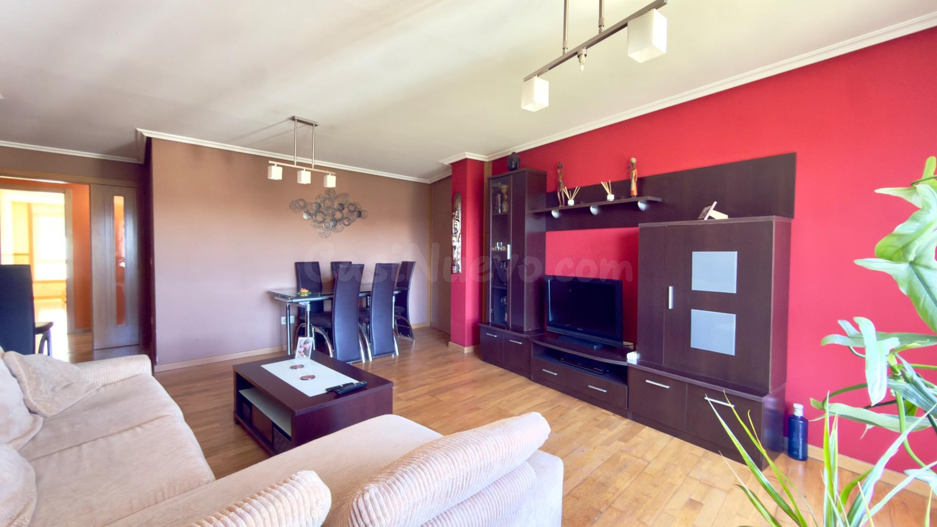 Piso en Venta - Oportunidad en Zona Tranquila a 4 minutos del centro! 3 habitaciones 2 baños garaje y ascensor