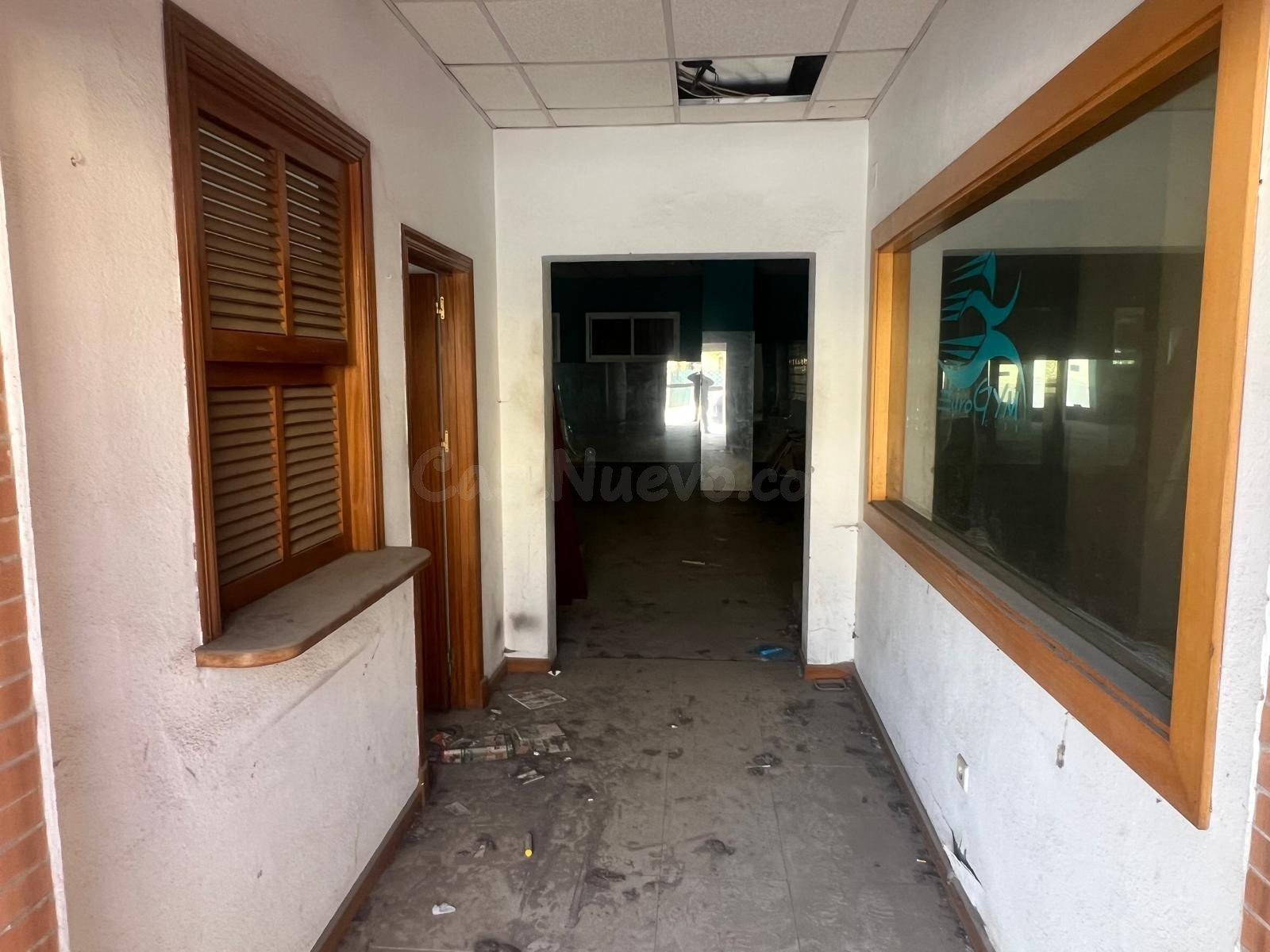 Gran local comercial de 380 m2 en excelente ubicación y con gran potencial.