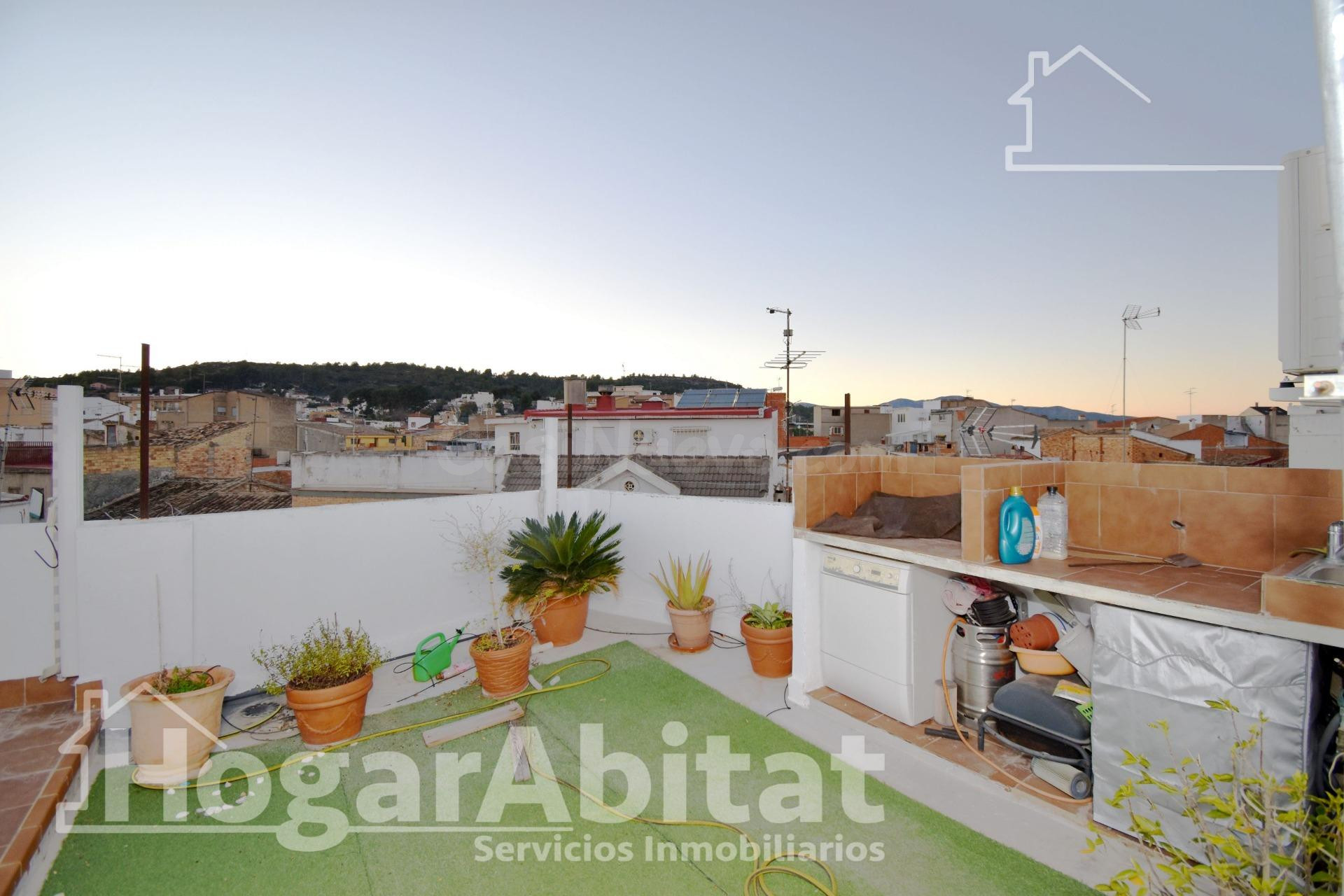PRECIOSO ADOSADO SEMINUEVO Y REFORMADO CON GARAJE Y 2 TERRAZAS