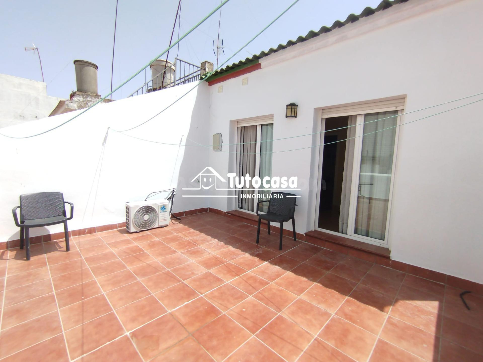 ¡TU NUEVO HOGAR TE ESPERA! Casa espectacular de 2 plantas con TERRAZAZO y patio ☀️