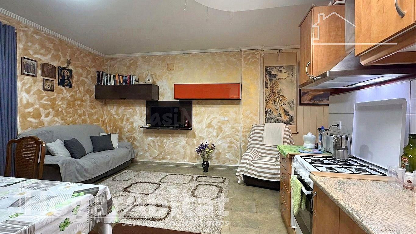 AMPLIA Y LUMINOSA CASA CON TERRAZA Y GARAJE