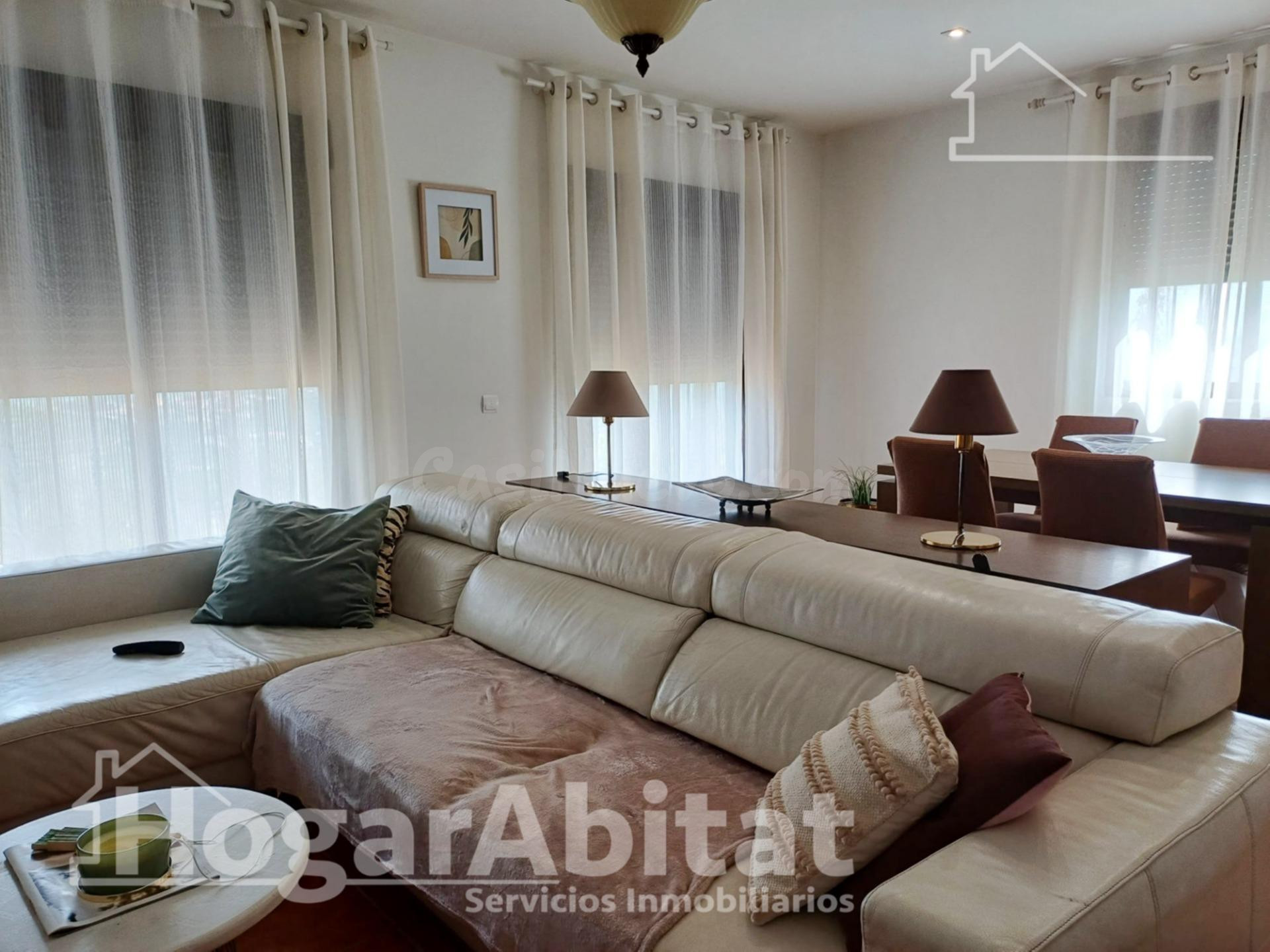 CHALET SEMINUEVO CON TERRAZA Y GARAJE