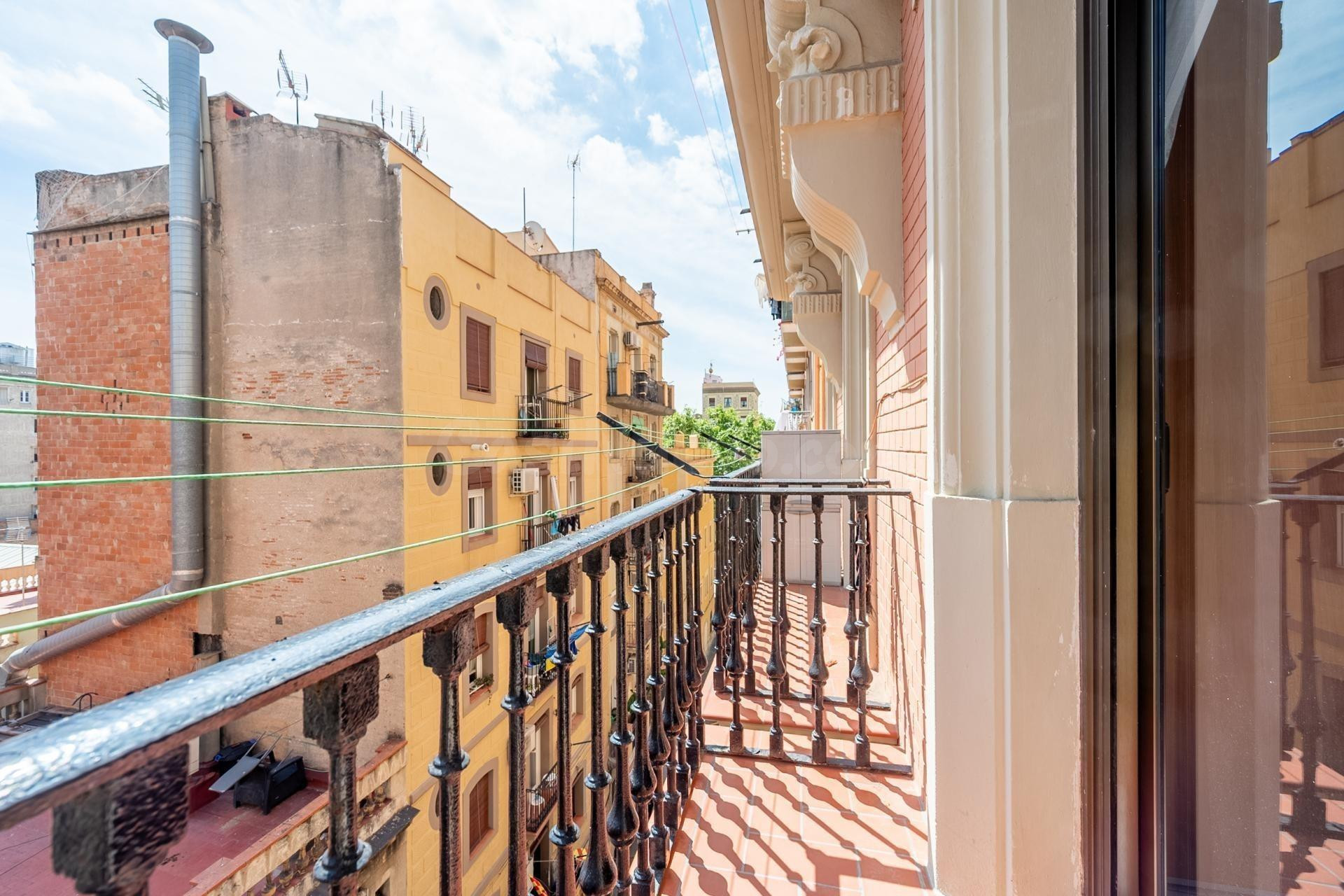 ¡Tranquilidad y luz a pasos del mar! Piso reformado con ascensor y 3 balcones en Passeig Joan de Borbó