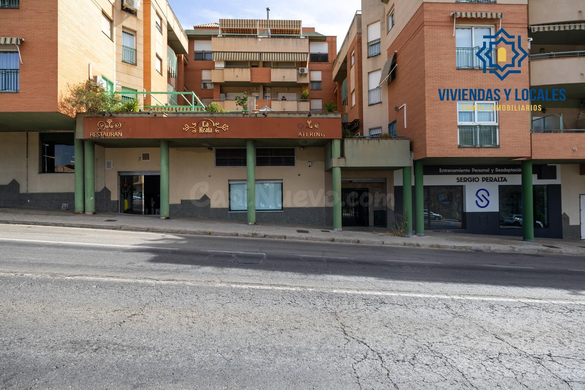 Espectacular local comercial en Nuevo Acceso a la Alhambra,  junto Hospital Vithas