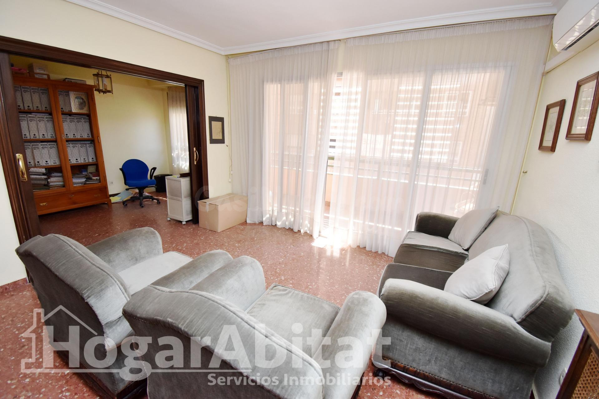 EXTERIOR EN RESIDENCIAL CON GARAJE, ASCENSOR, TERRAZA Y TRASTERO