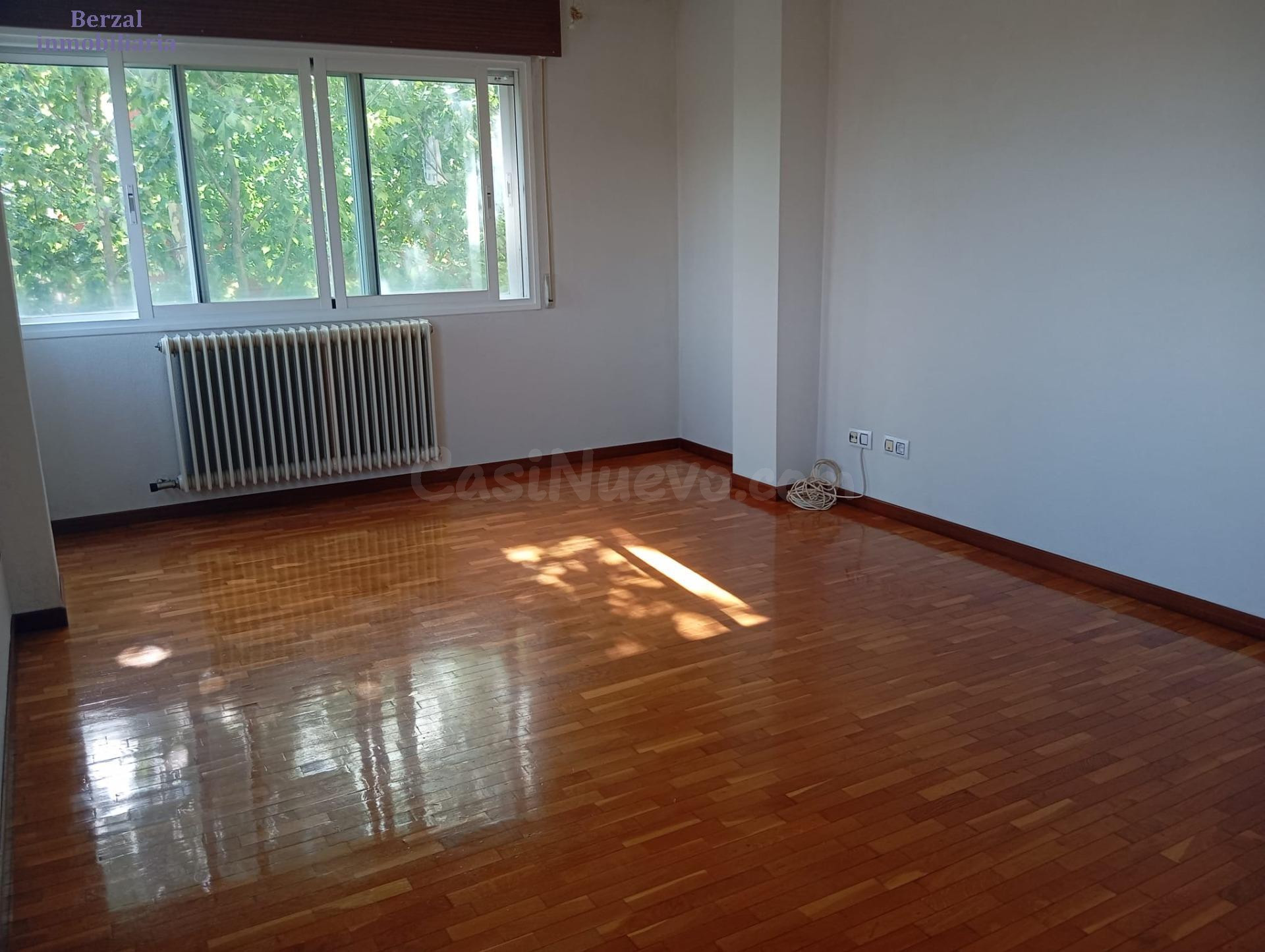 Amplio y Luminoso Piso en Piqueras, Logroño - Oportunidad Única