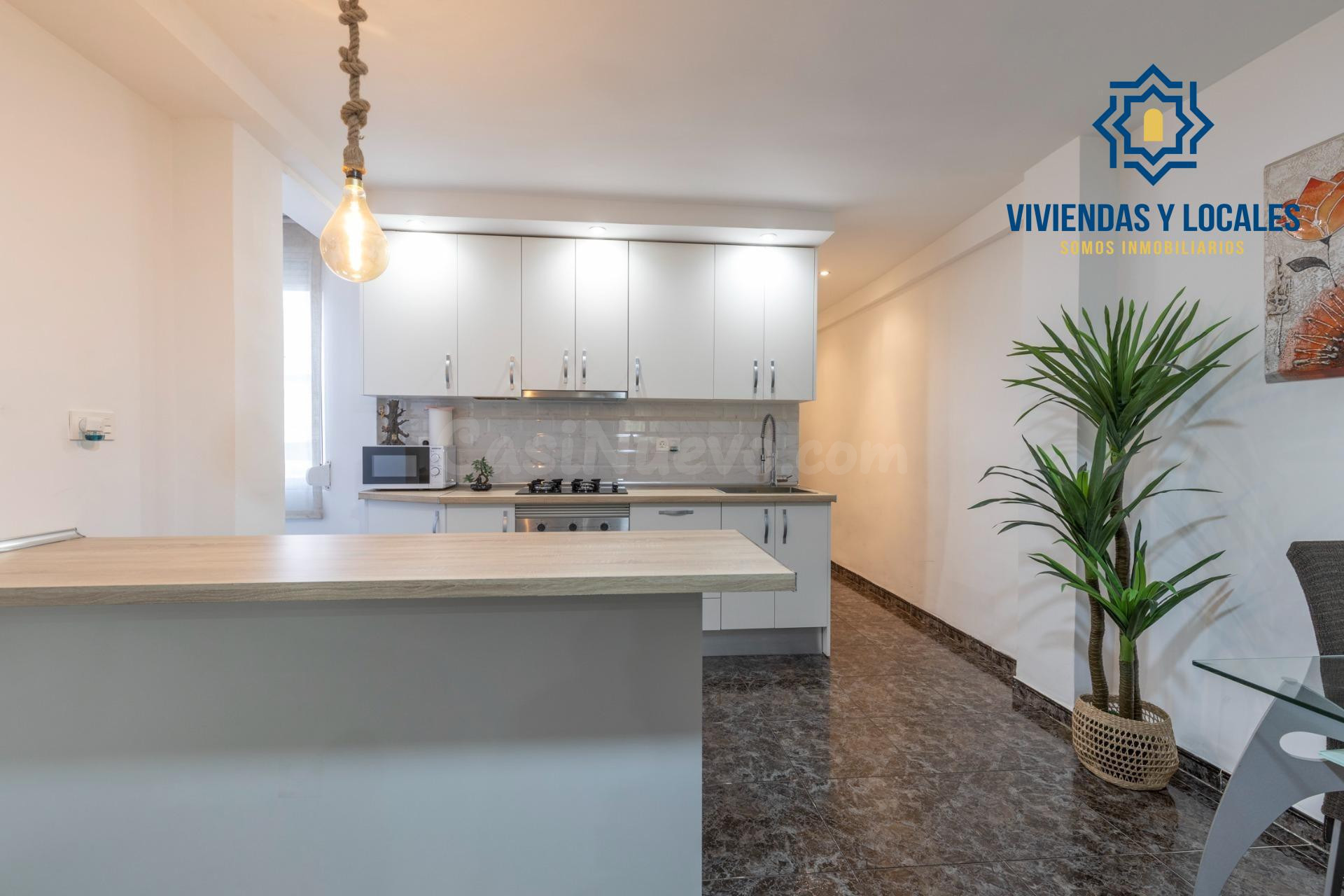Ático reformado con ascensor, terraza y chimenea, listo para entrar a vivir
