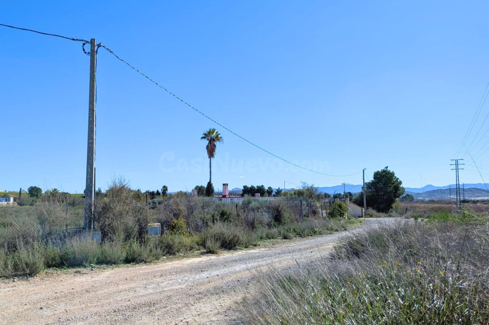 Terreno rústico de 2.424 m2 junto a la futura autovía del Arco Noroeste