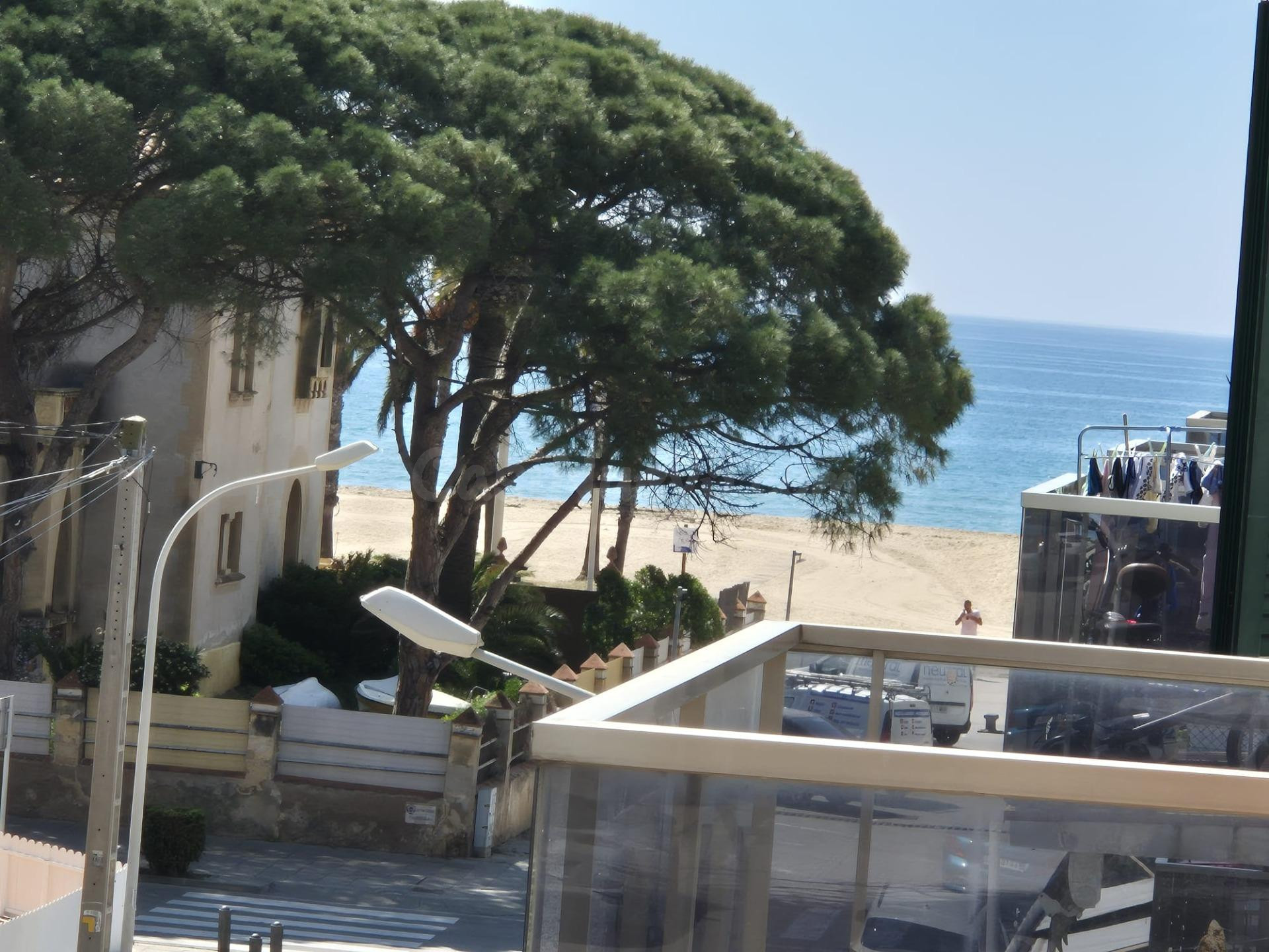 PISO DE 100M2 A REFORMAR CON TERRAZA DE 30M2 EN SANT SALVADOR