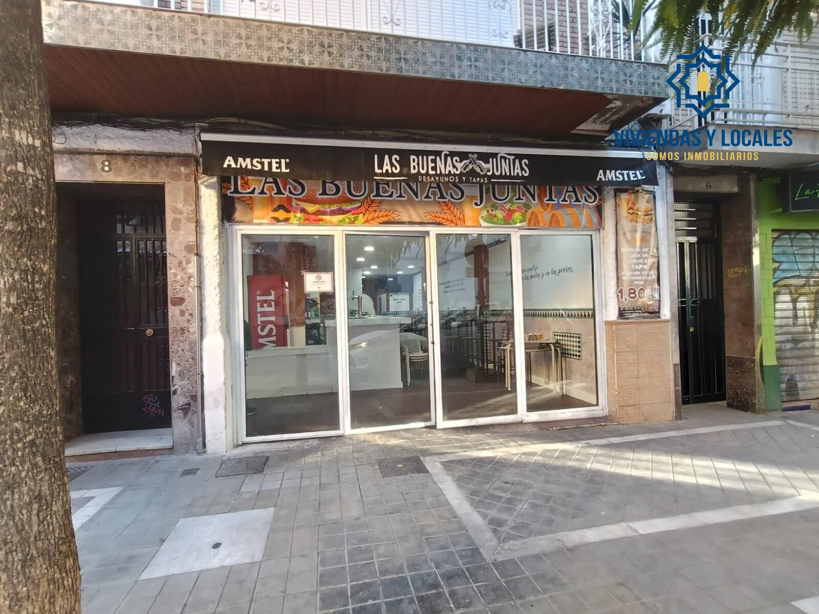 Se traspasa bar con cocina en plena calle Molinos, corazón del Realejo. Granada