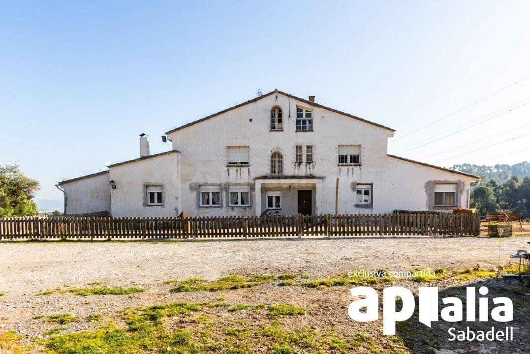 ENCANTADORA VIVIENDA EN FINCA RÚSTICA, EN SENTMENAT