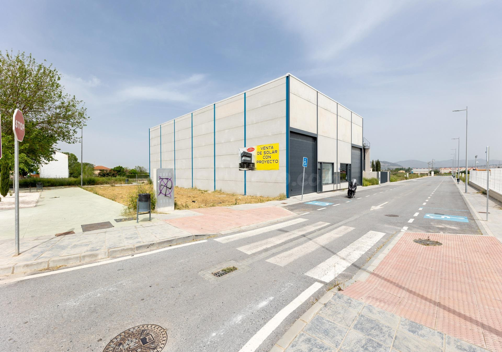 Solar industrial en esquina con máxima visibilidad + proyecto incluido